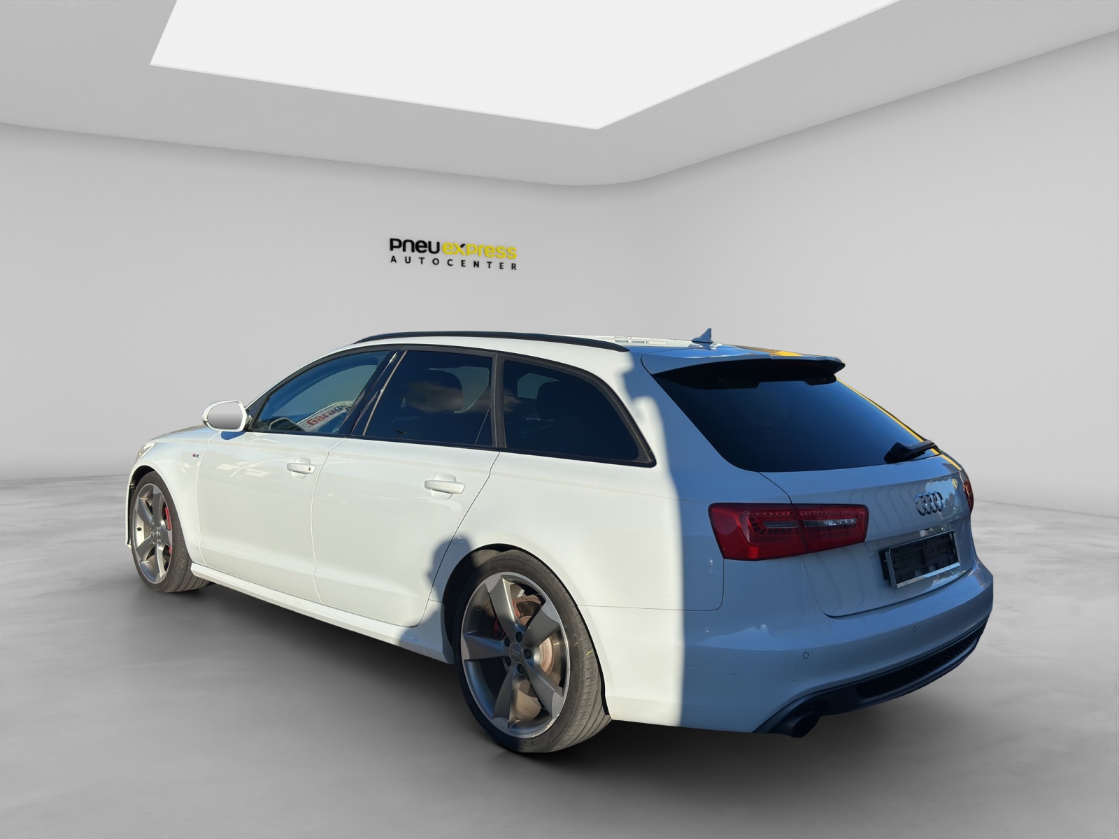 AUDI A6 Avant 3.0 V6 TDI 313 quattro-image-3