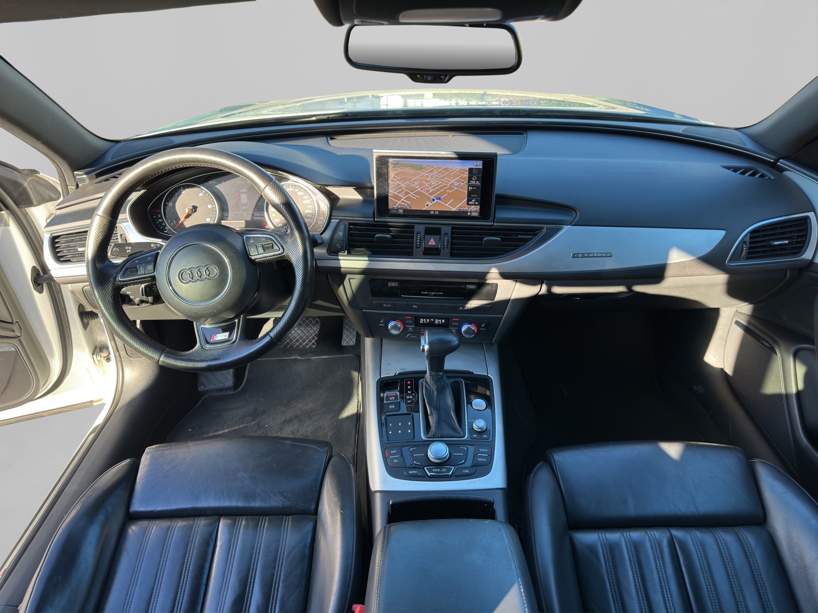 AUDI A6 Avant 3.0 V6 TDI 313 quattro-image-13