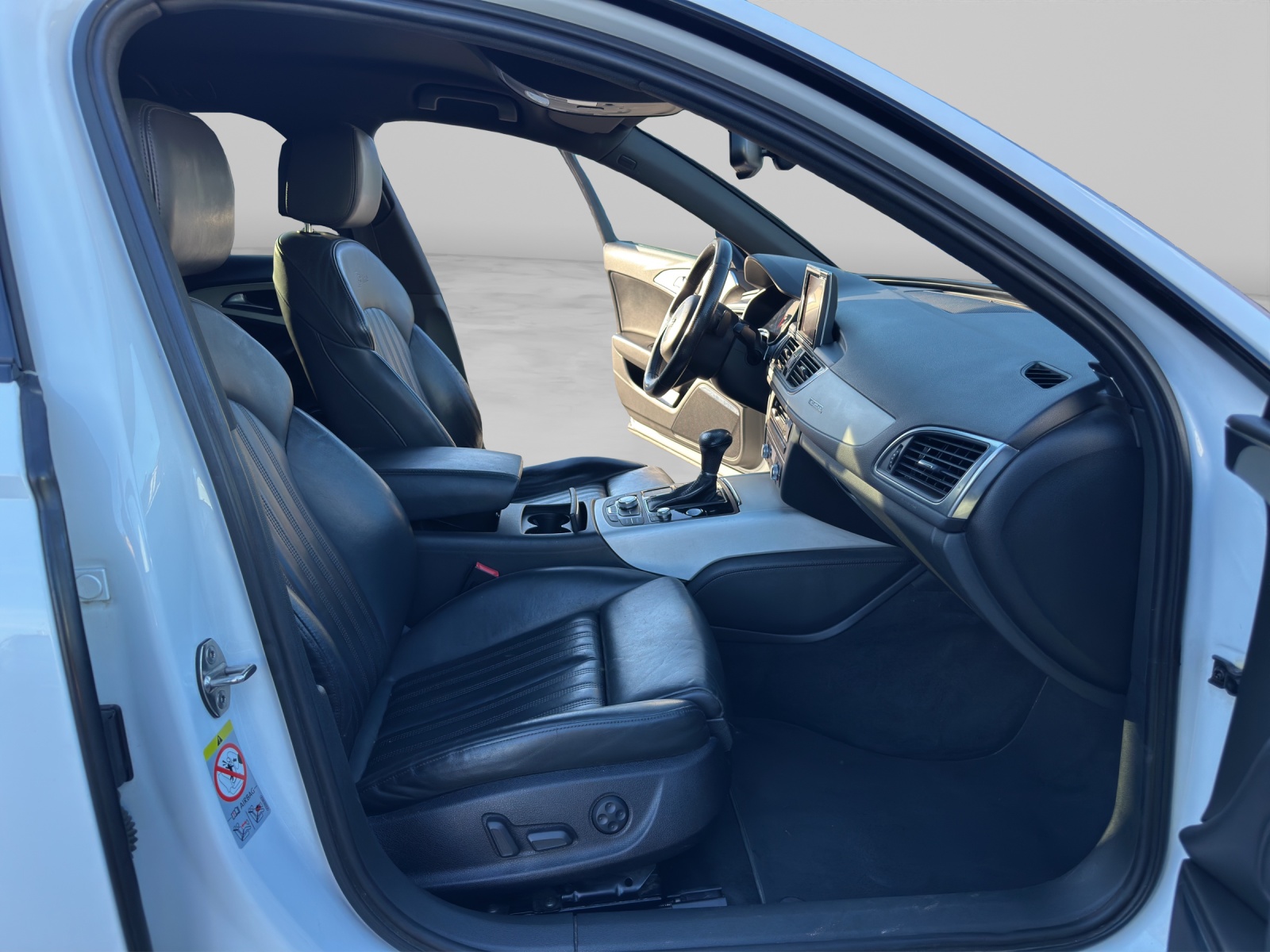AUDI A6 Avant 3.0 V6 TDI 313 quattro-image-16