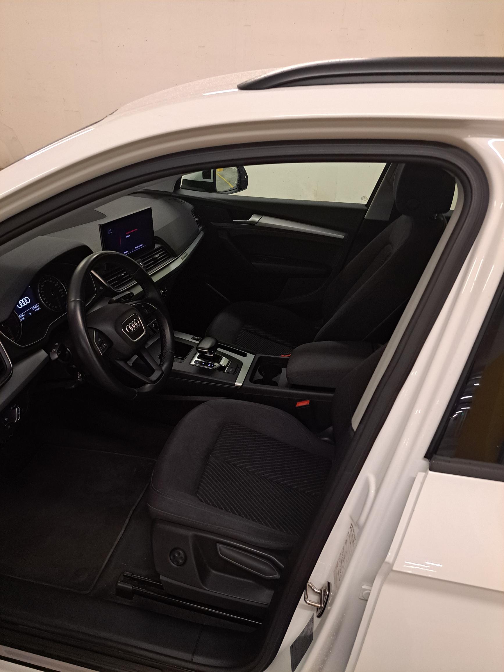 AUDI 2.0 40 TDI Black Edition quattro S-Tronic-image-4