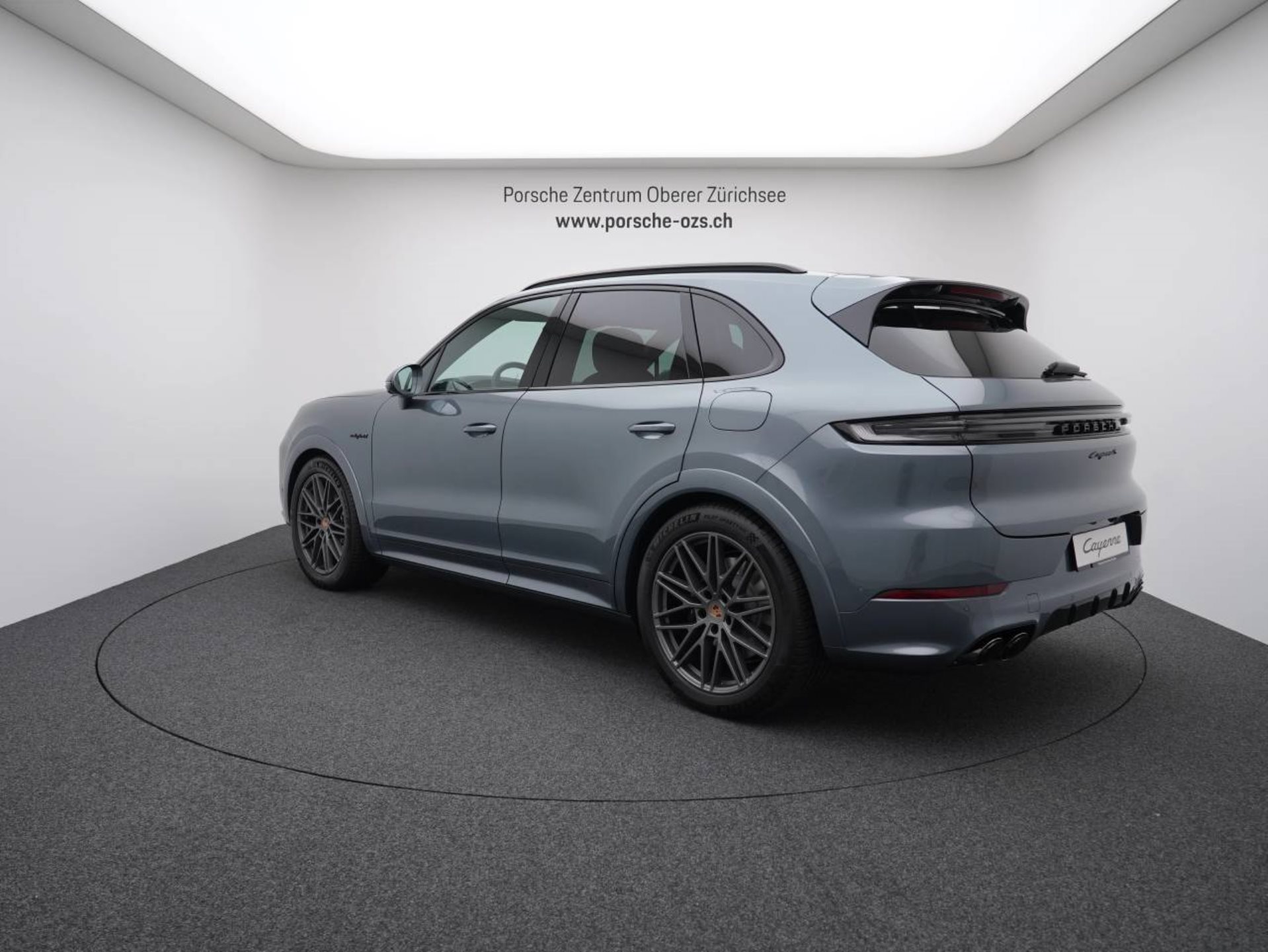 PORSCHE Cayenne S E-Hybrid Black Edition-image-2