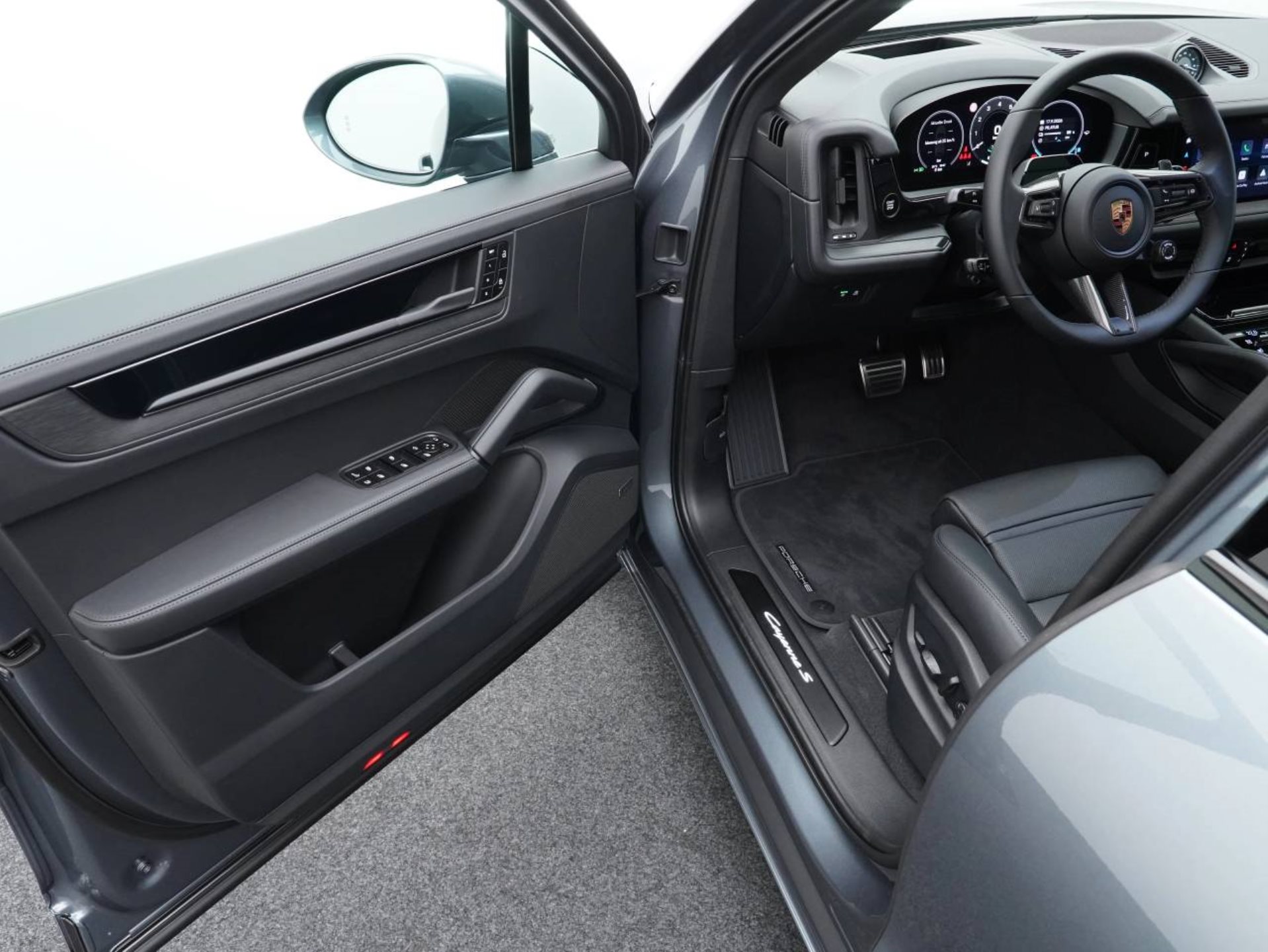 PORSCHE Cayenne S E-Hybrid Black Edition-image-3