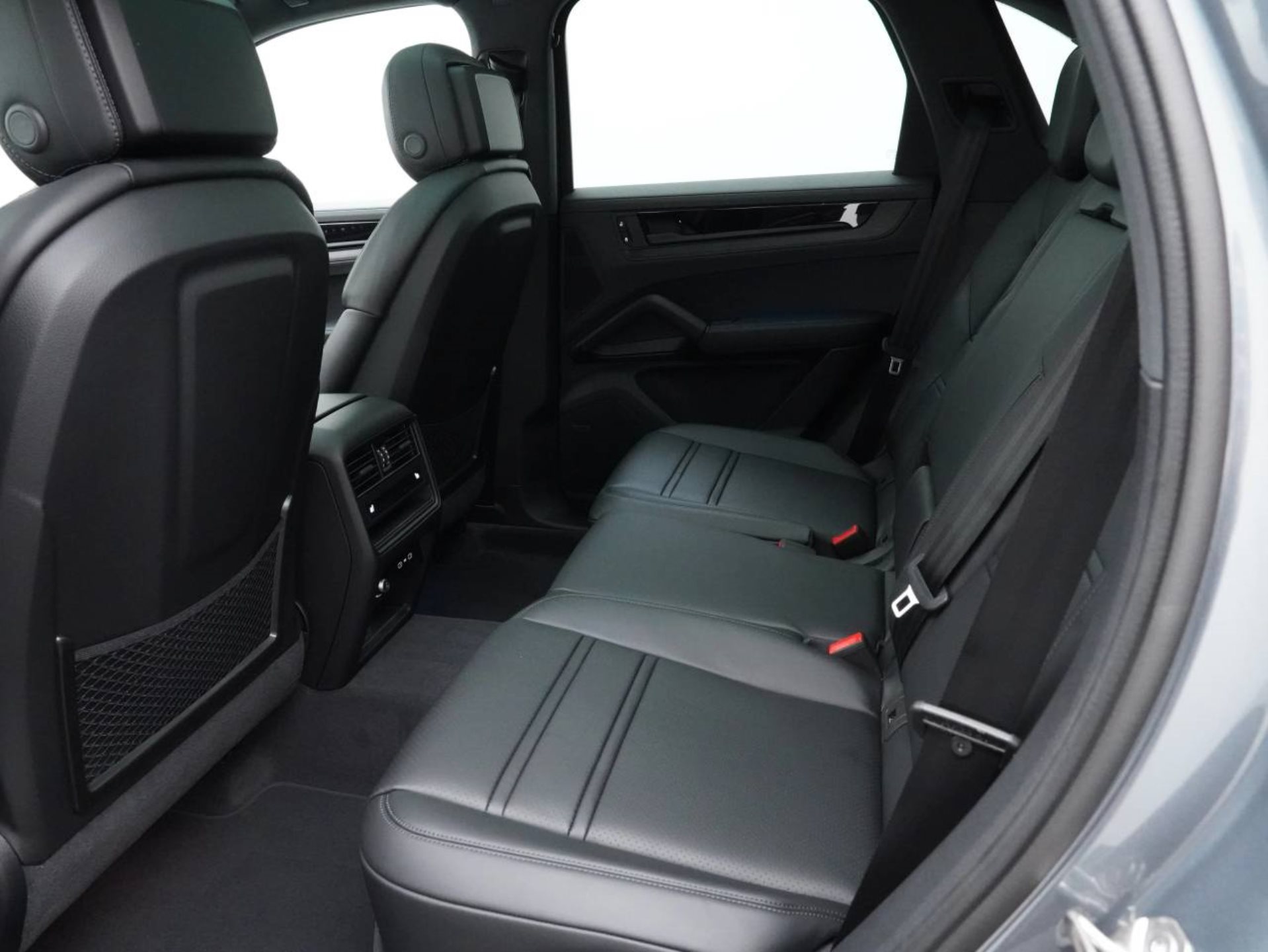 PORSCHE Cayenne S E-Hybrid Black Edition-image-28