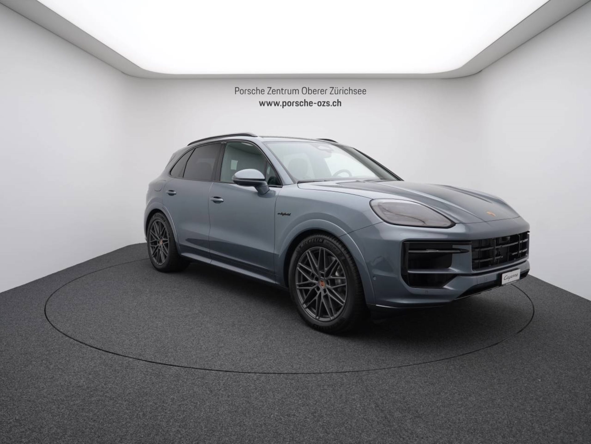 PORSCHE Cayenne S E-Hybrid Black Edition-image-8