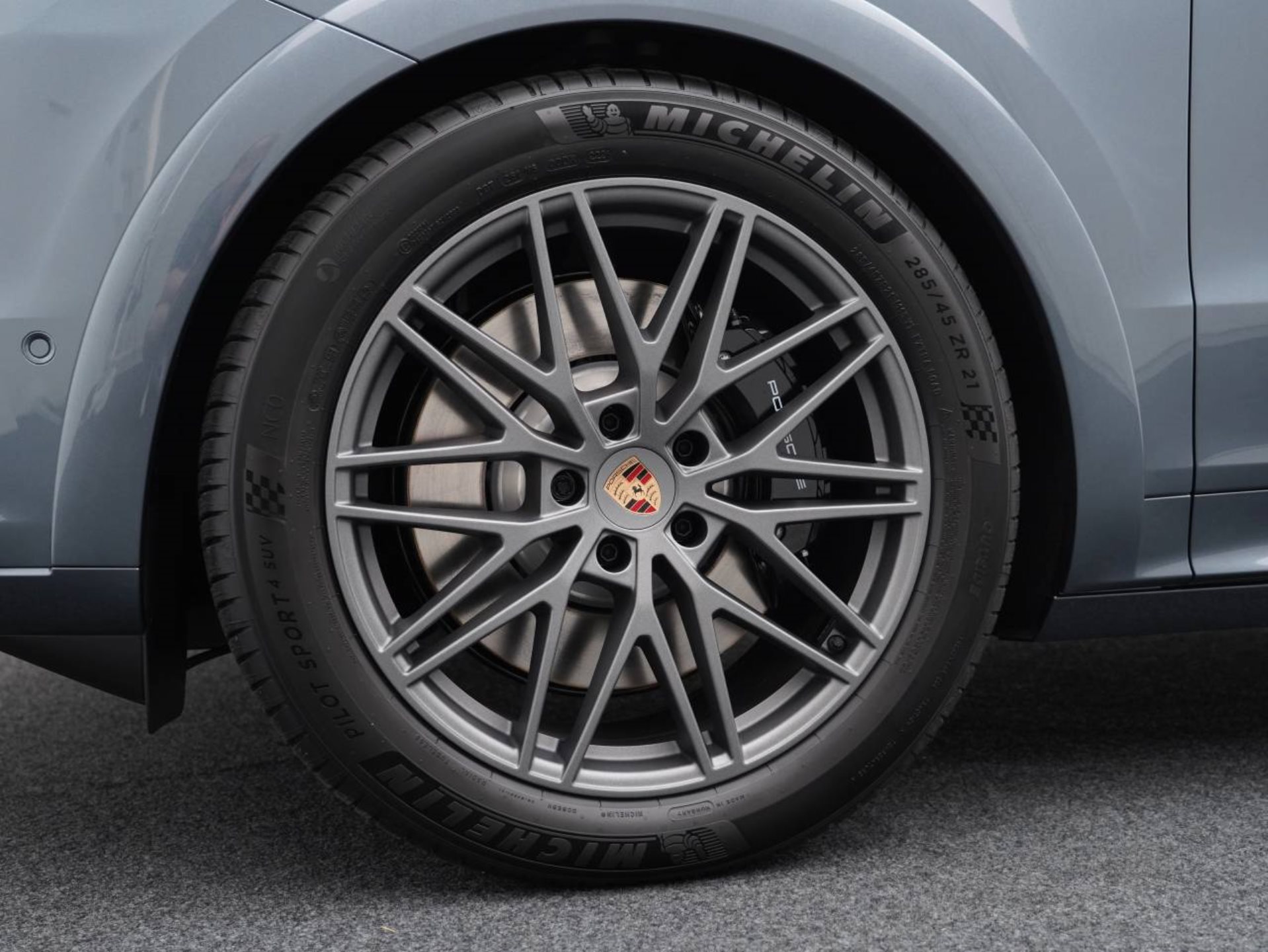 PORSCHE Cayenne S E-Hybrid Black Edition-image-10