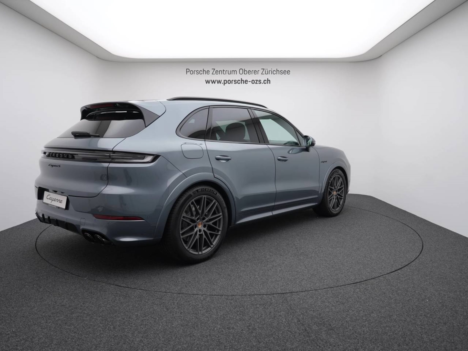 PORSCHE Cayenne S E-Hybrid Black Edition-image-6