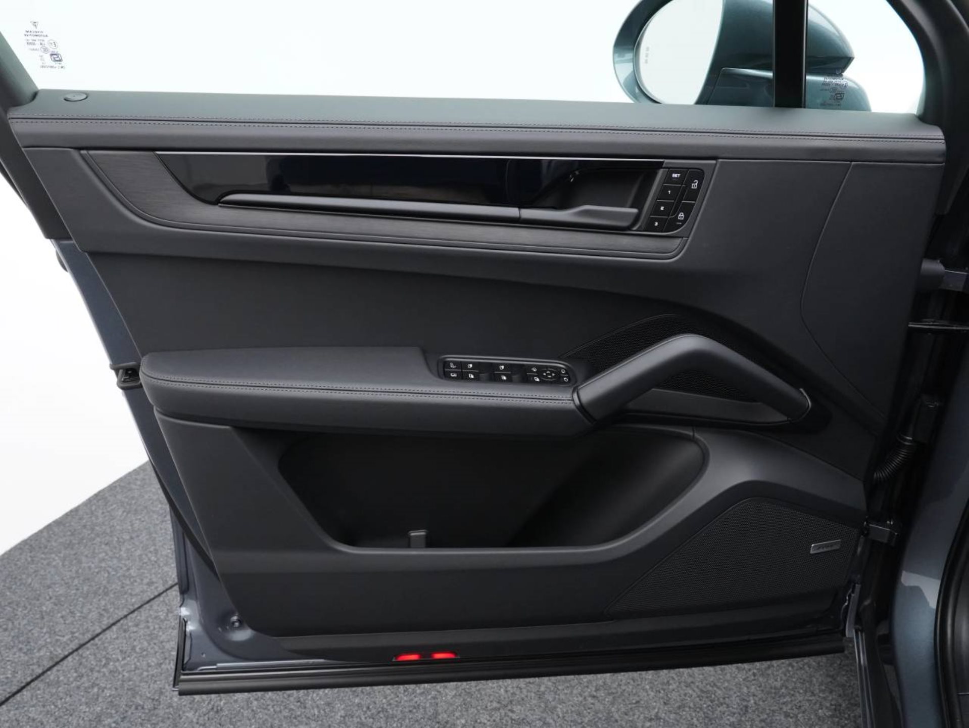 PORSCHE Cayenne S E-Hybrid Black Edition-image-20