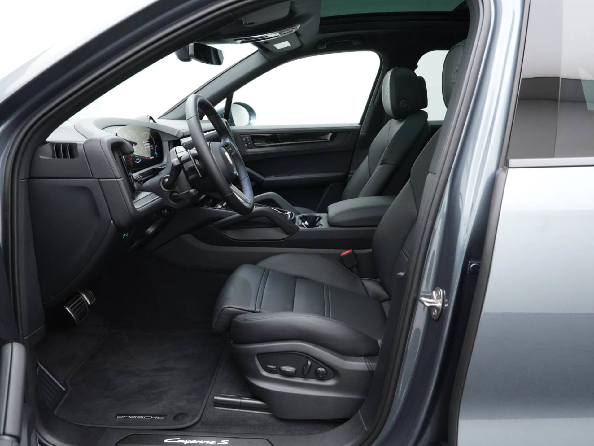 PORSCHE Cayenne S E-Hybrid Black Edition-image-4