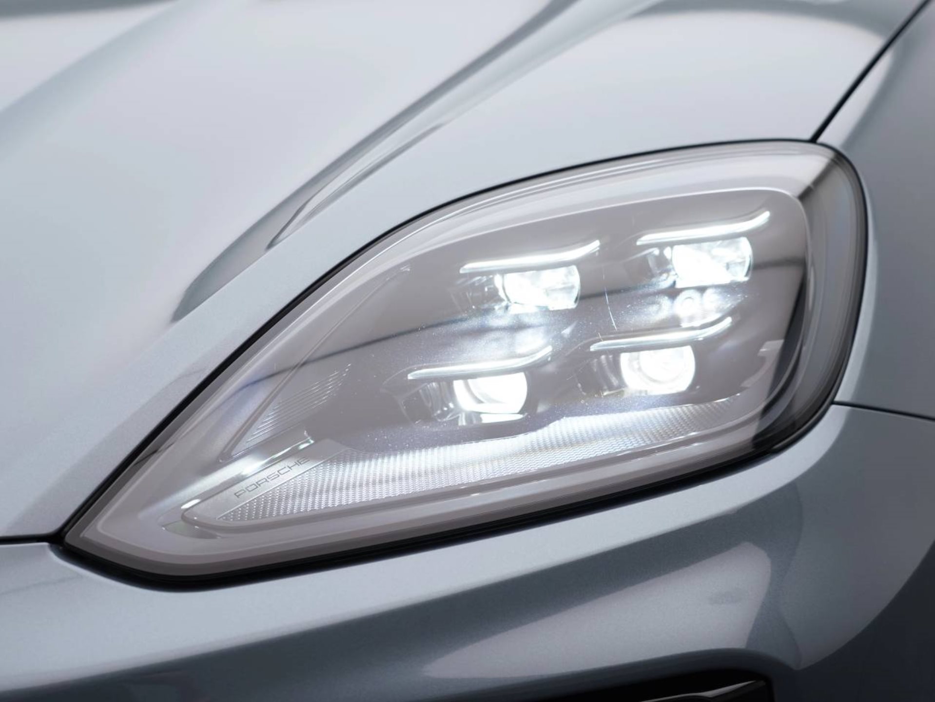 PORSCHE Cayenne S E-Hybrid Black Edition-image-12