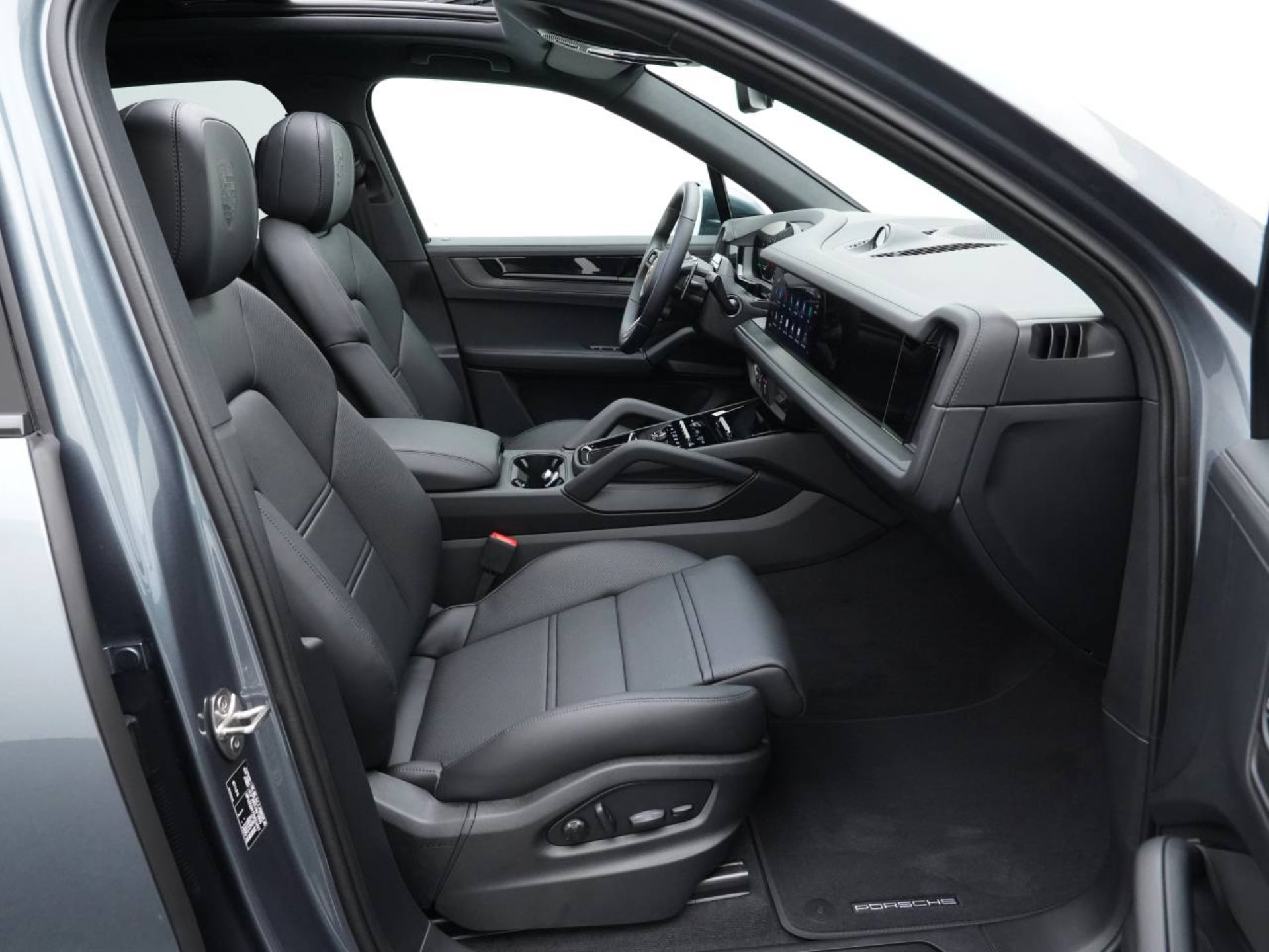 PORSCHE Cayenne S E-Hybrid Black Edition-image-25