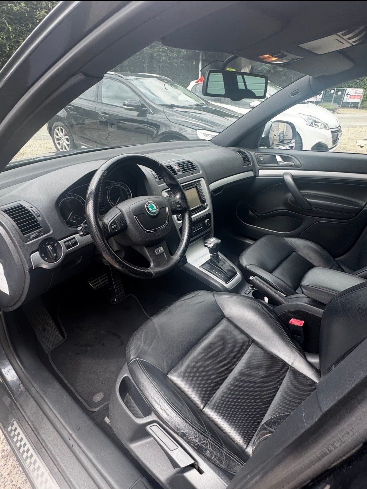 SKODA Octavia Combi 2.0 TDI RS DSG-image-6