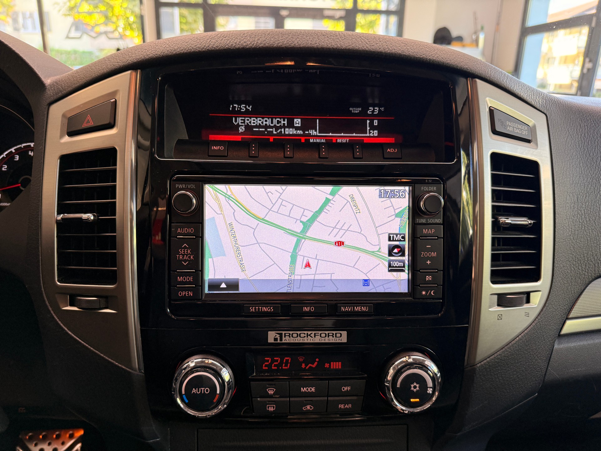 MITSUBISHI Pajero 3.2 DID Style-image-7