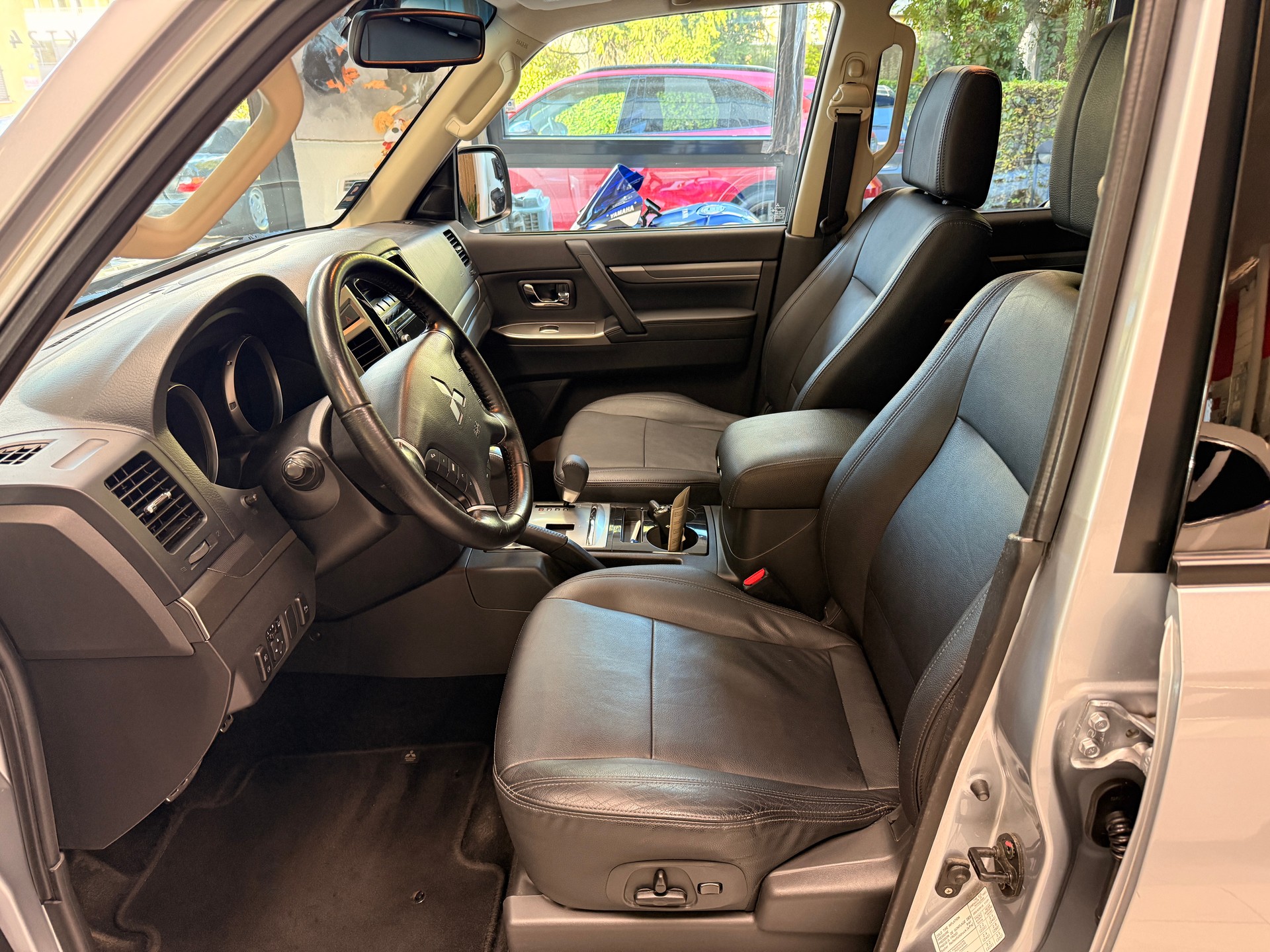 MITSUBISHI Pajero 3.2 DID Style-image-3
