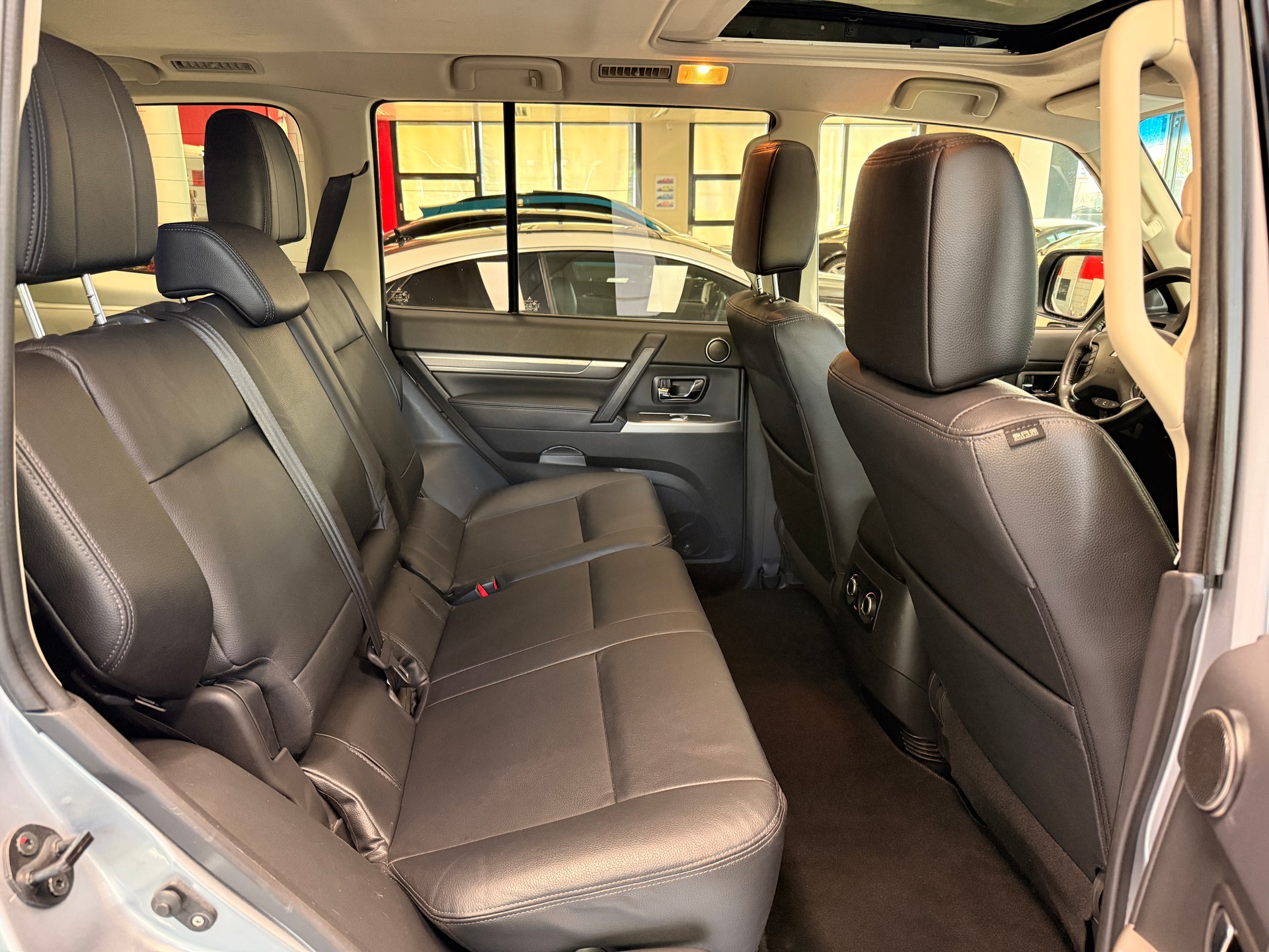 MITSUBISHI Pajero 3.2 DID Style-image-11