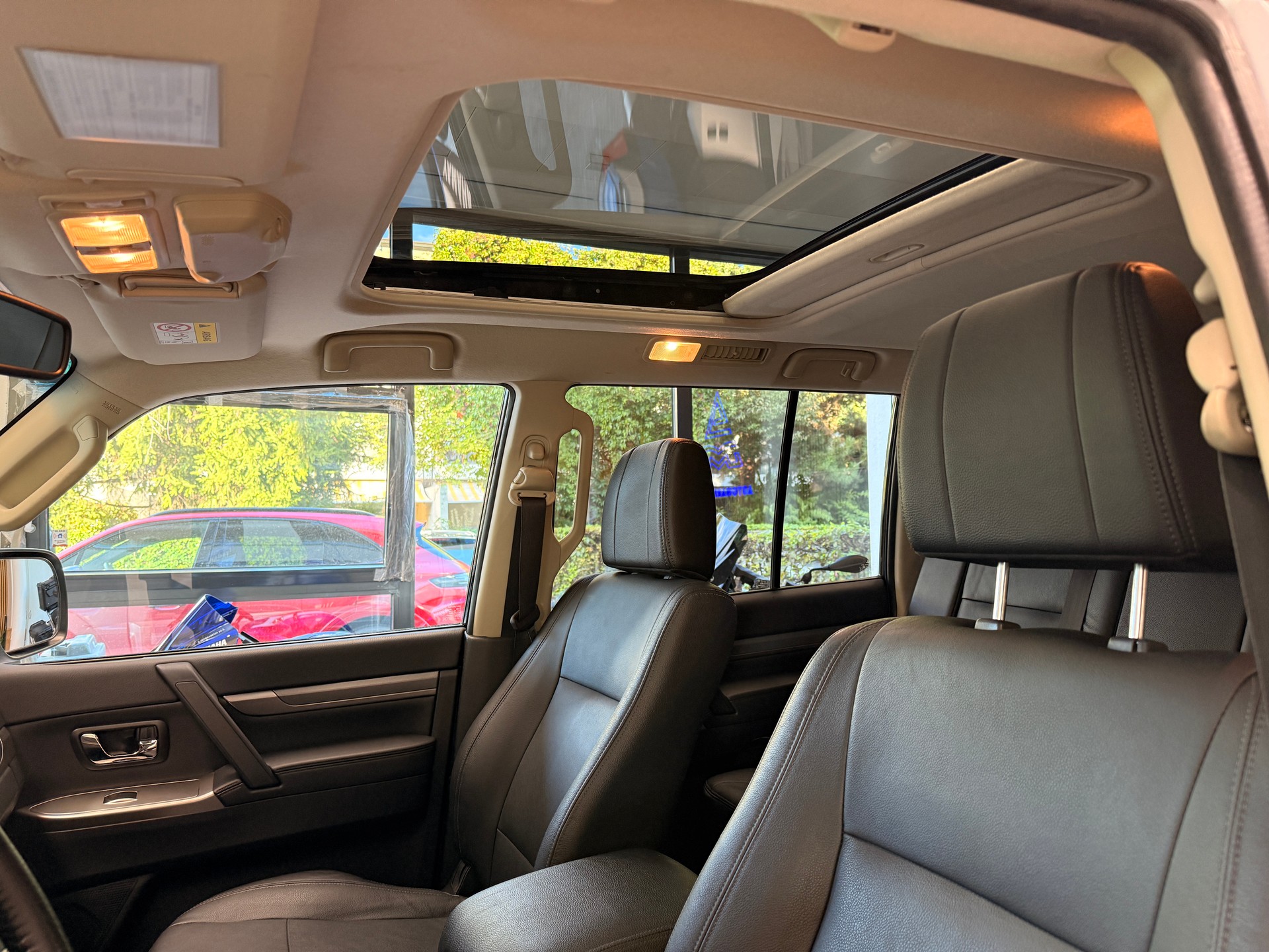 MITSUBISHI Pajero 3.2 DID Style-image-4