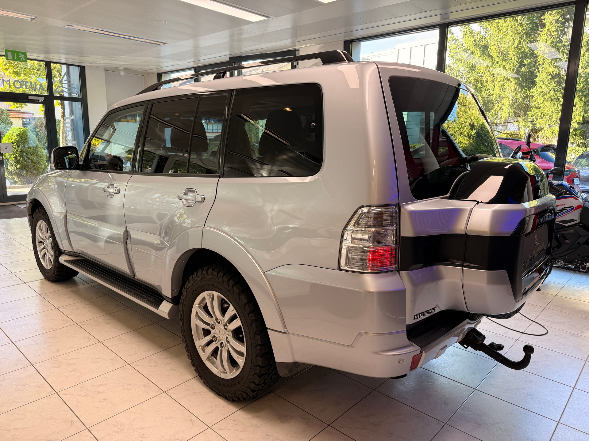 MITSUBISHI Pajero 3.2 DID Style-image-13