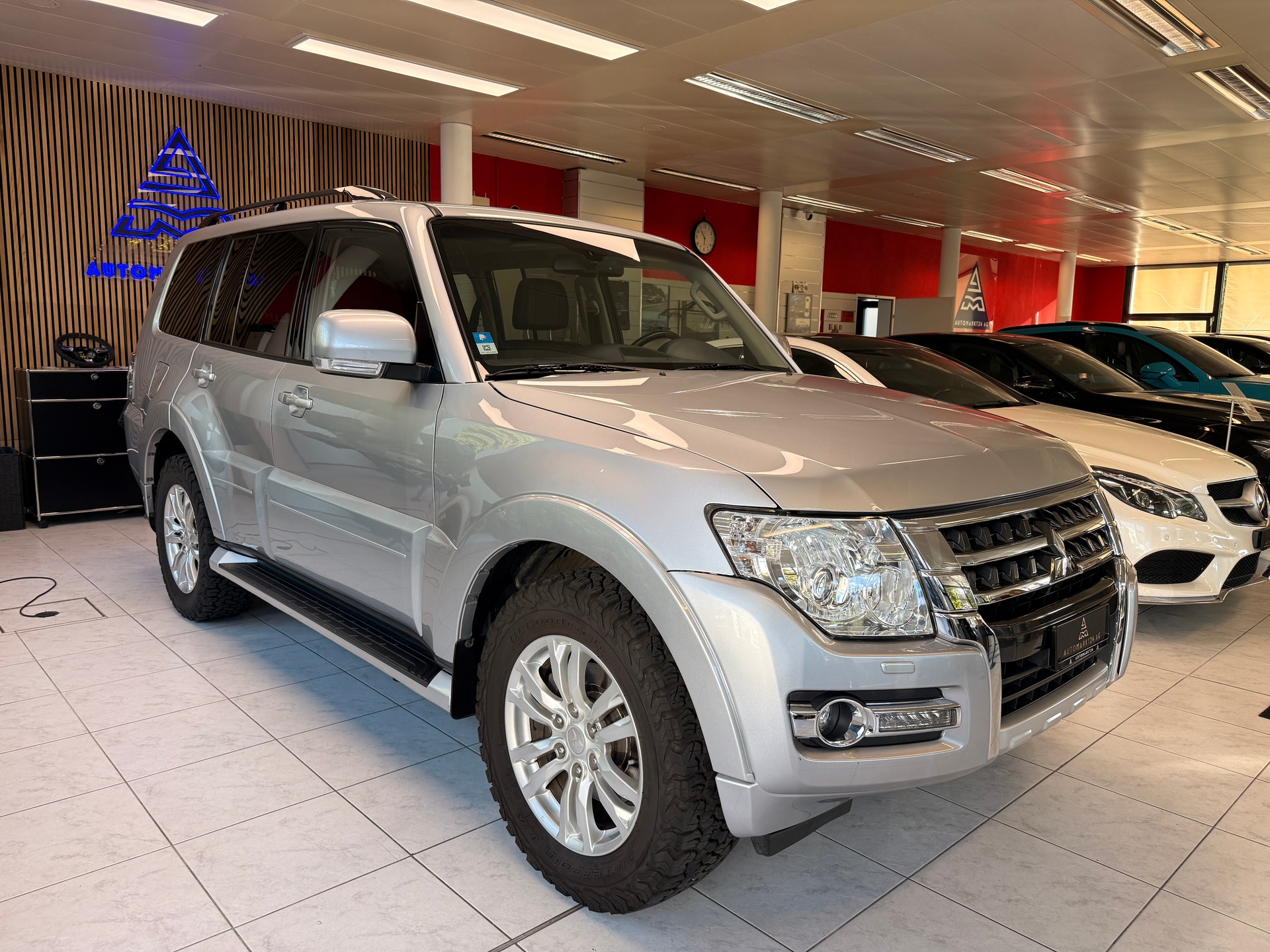 MITSUBISHI Pajero 3.2 DID Style-image-0