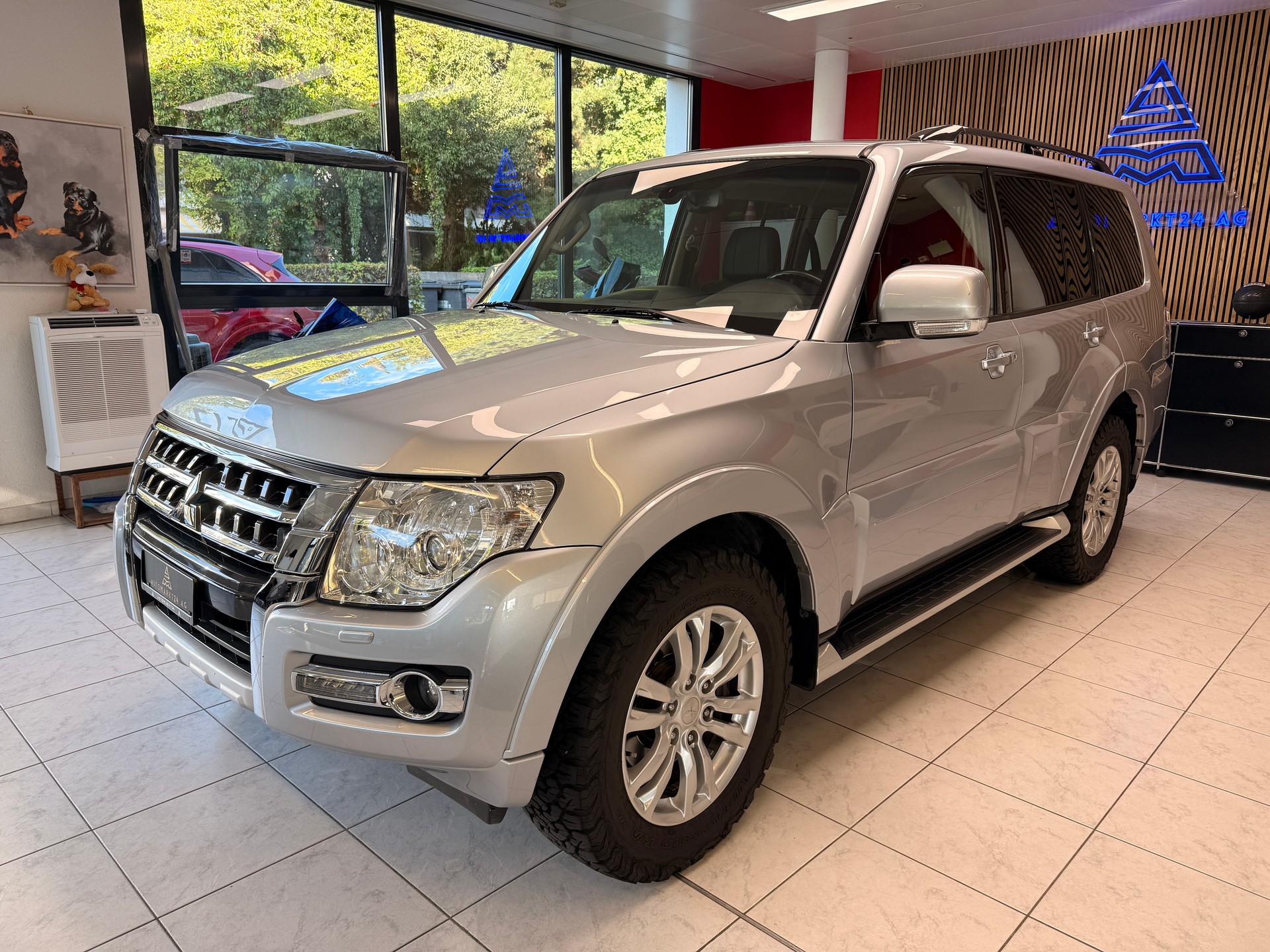 MITSUBISHI Pajero 3.2 DID Style-image-2