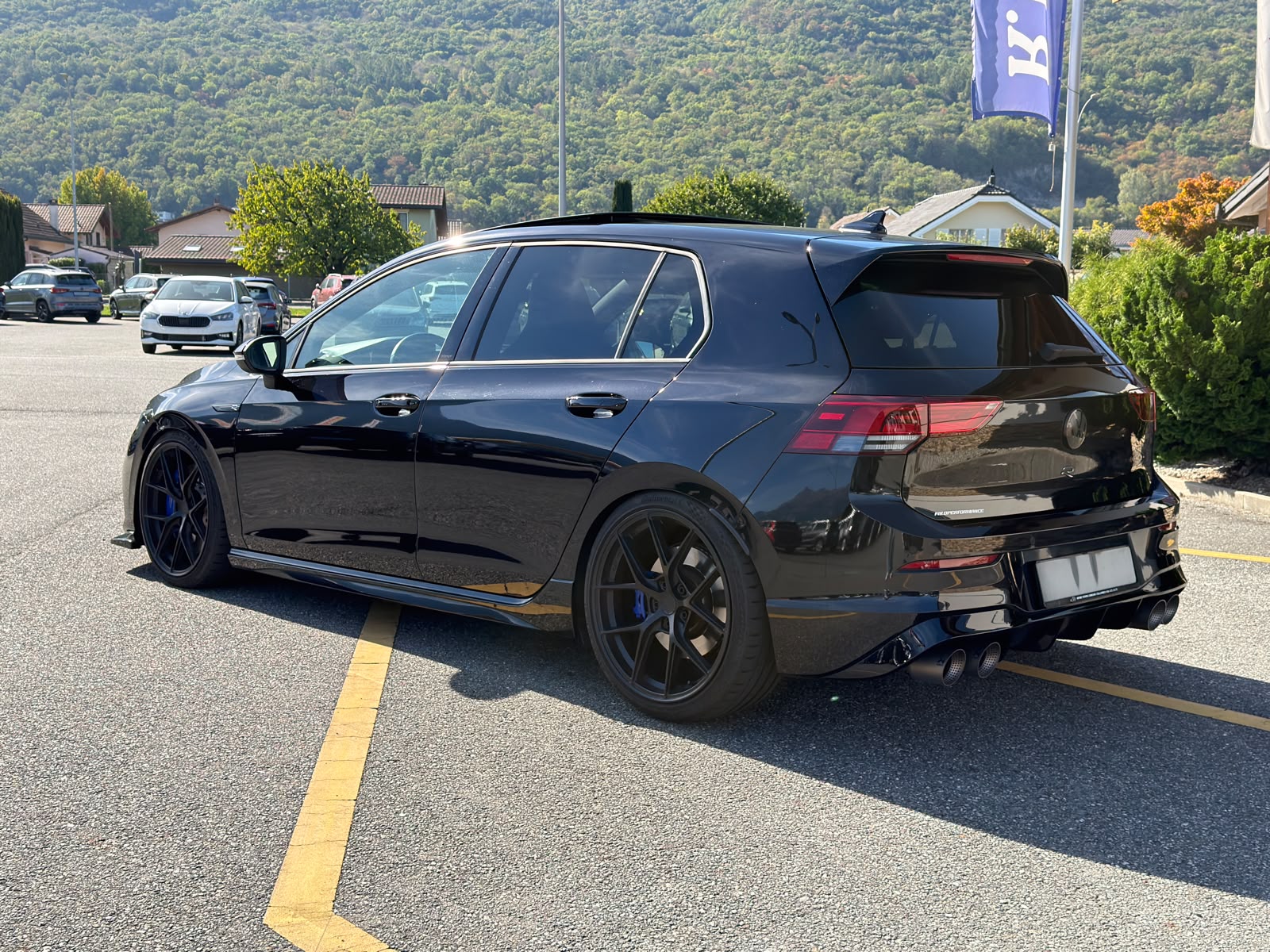 VW Golf 2.0 TSI R DSG 4Motion-image-2