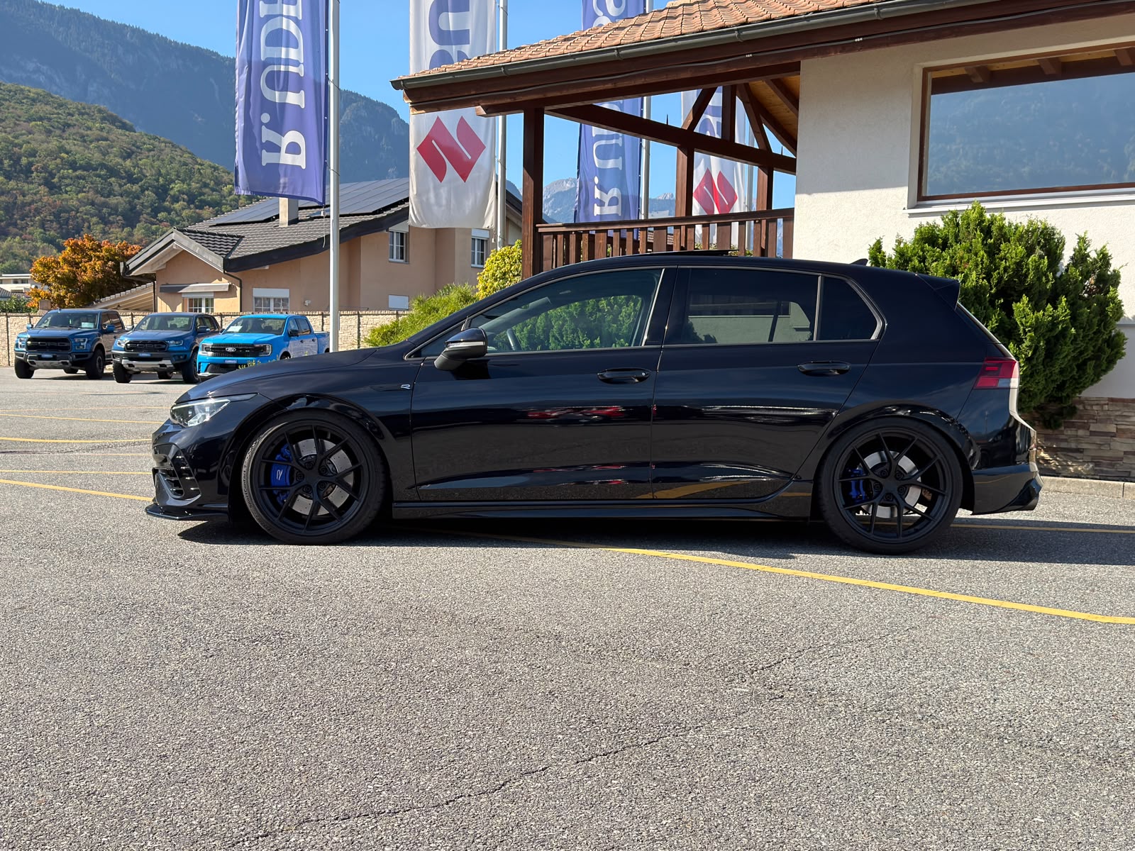 VW Golf 2.0 TSI R DSG 4Motion-image-1