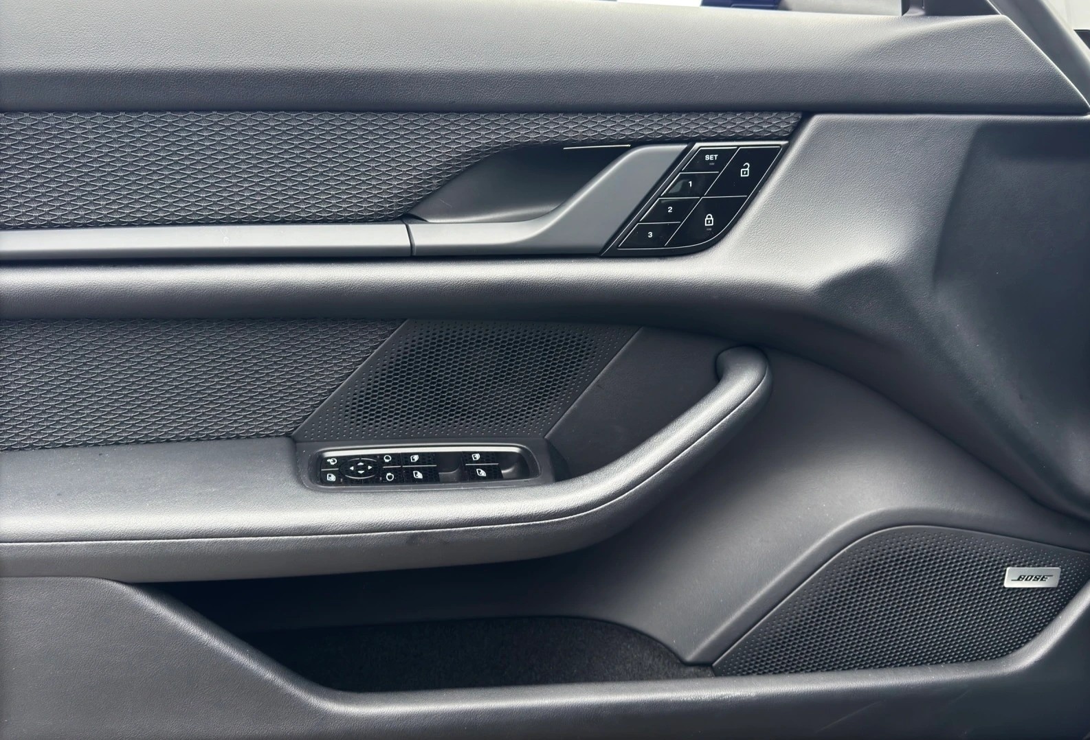PORSCHE Taycan 4S Turbo mit 680 PS-image-13