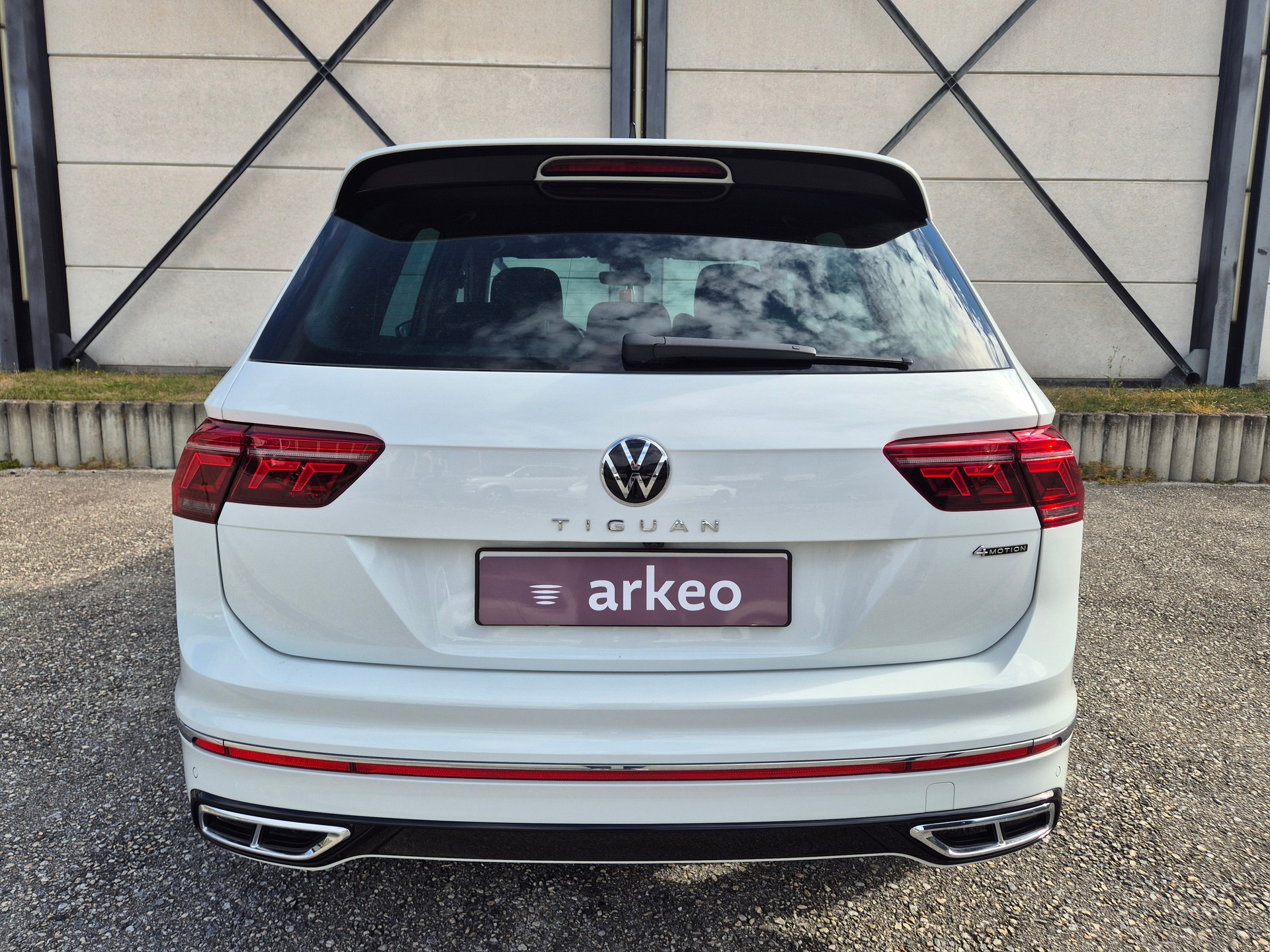 VW Tiguan 2.0TSI R-Line 4Motion DSG-image-3