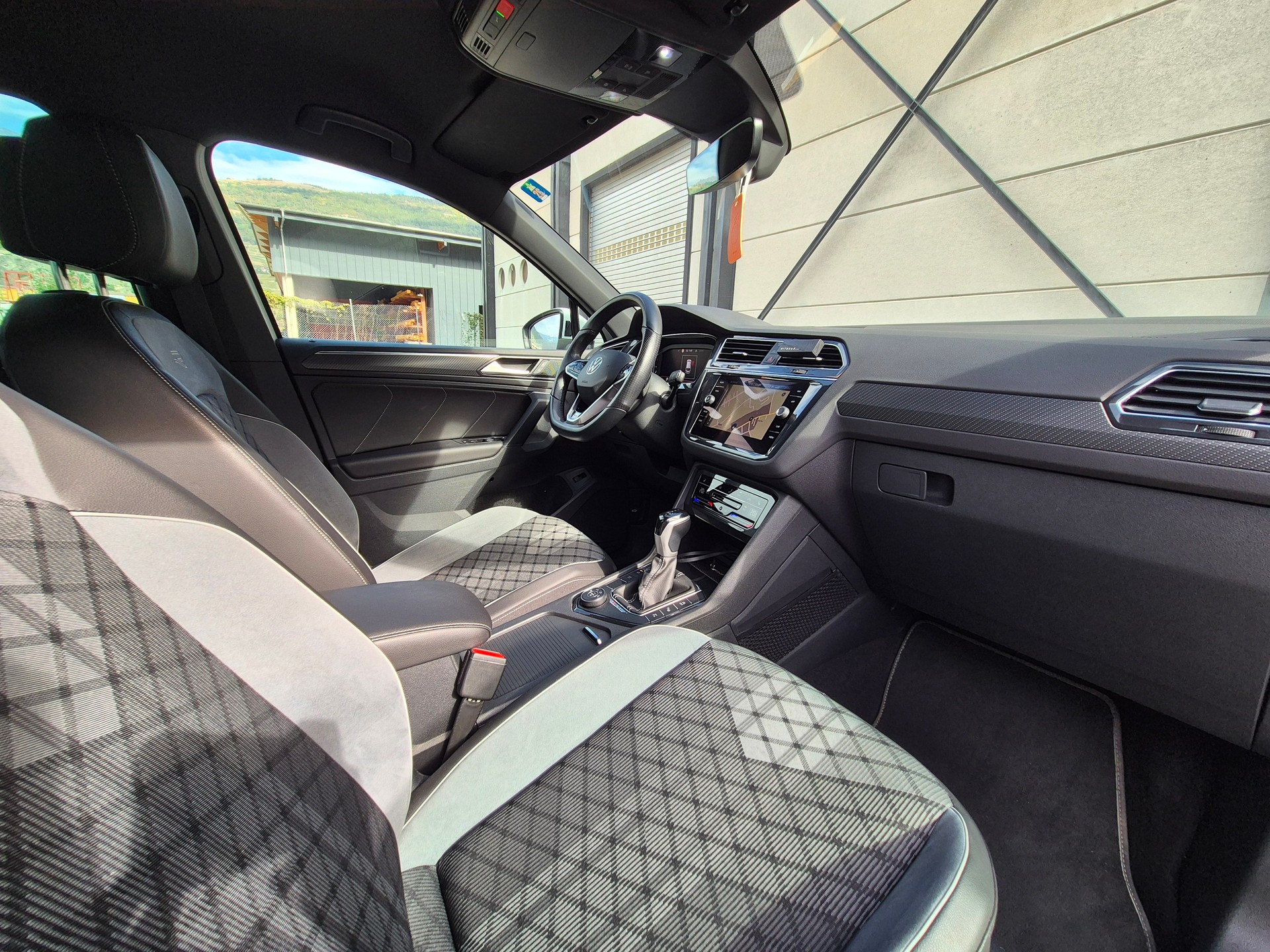 VW Tiguan 2.0TSI R-Line 4Motion DSG-image-7