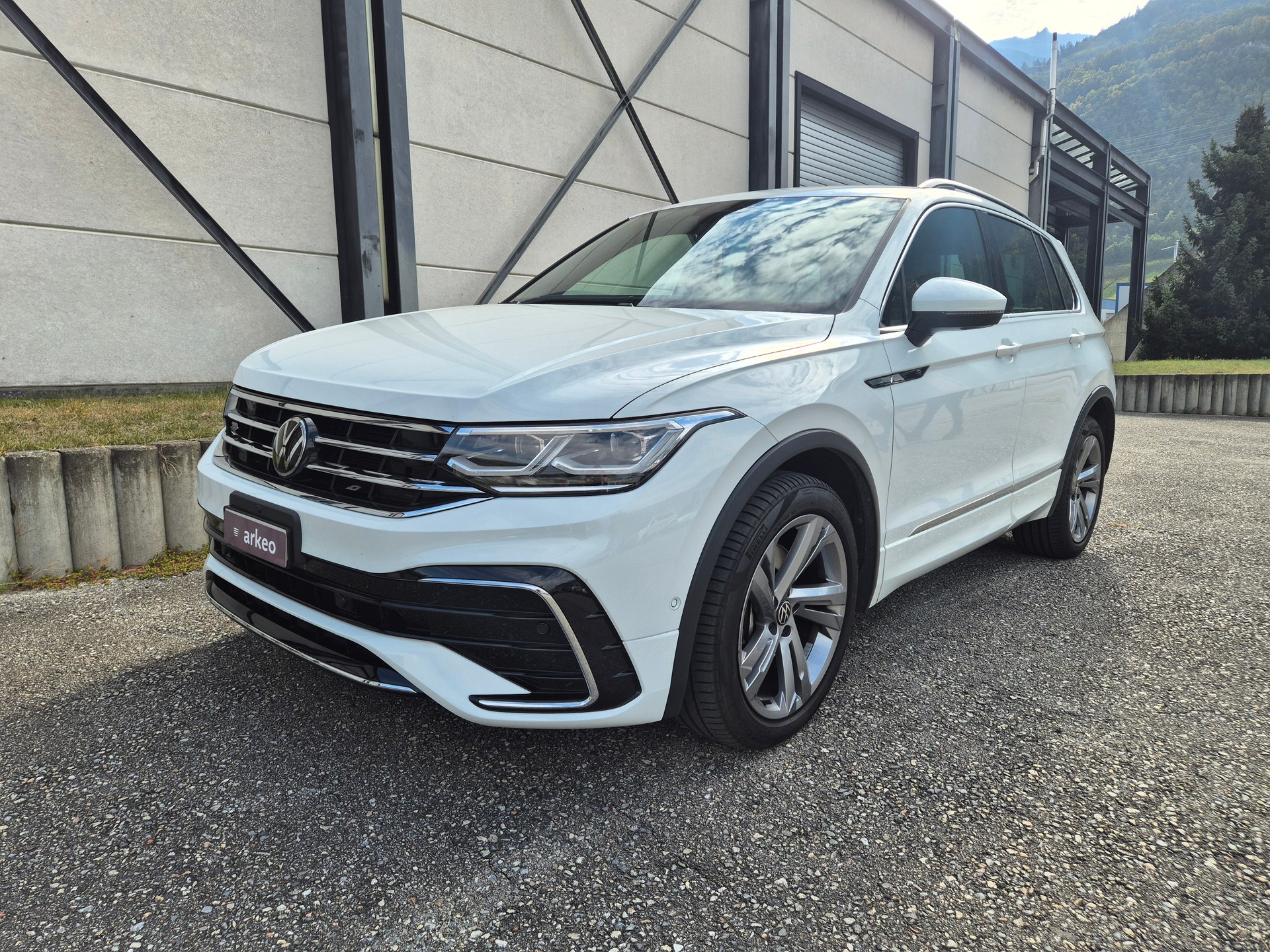 VW Tiguan 2.0TSI R-Line 4Motion DSG-image-0