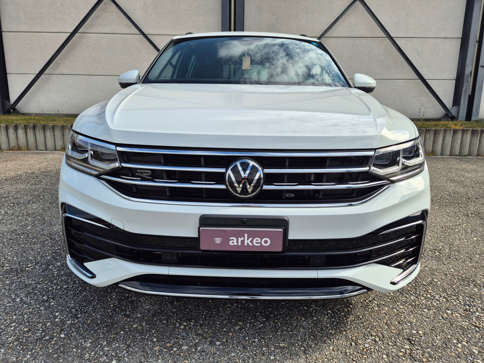 VW Tiguan 2.0TSI R-Line 4Motion DSG-image-1