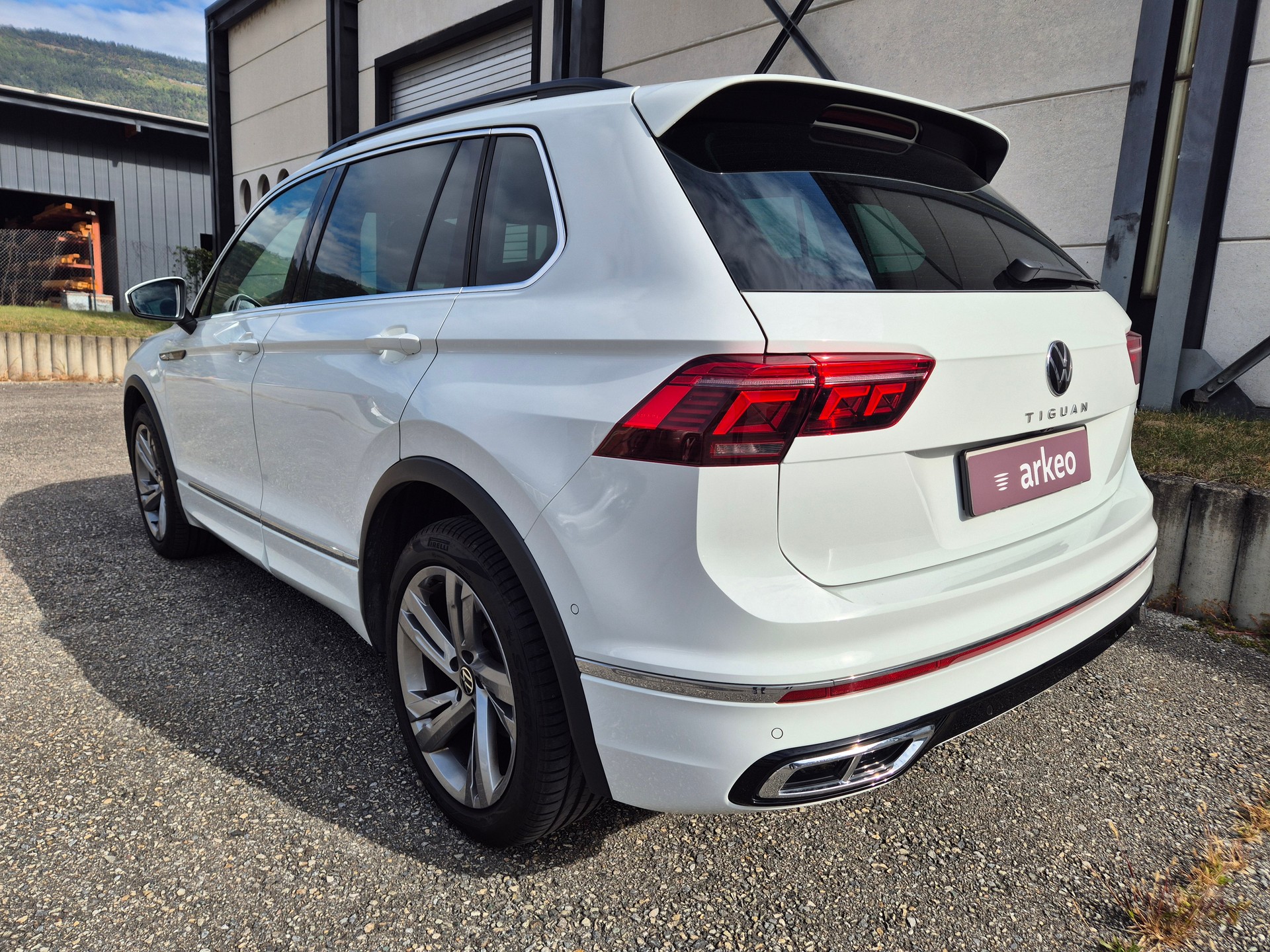 VW Tiguan 2.0TSI R-Line 4Motion DSG-image-4