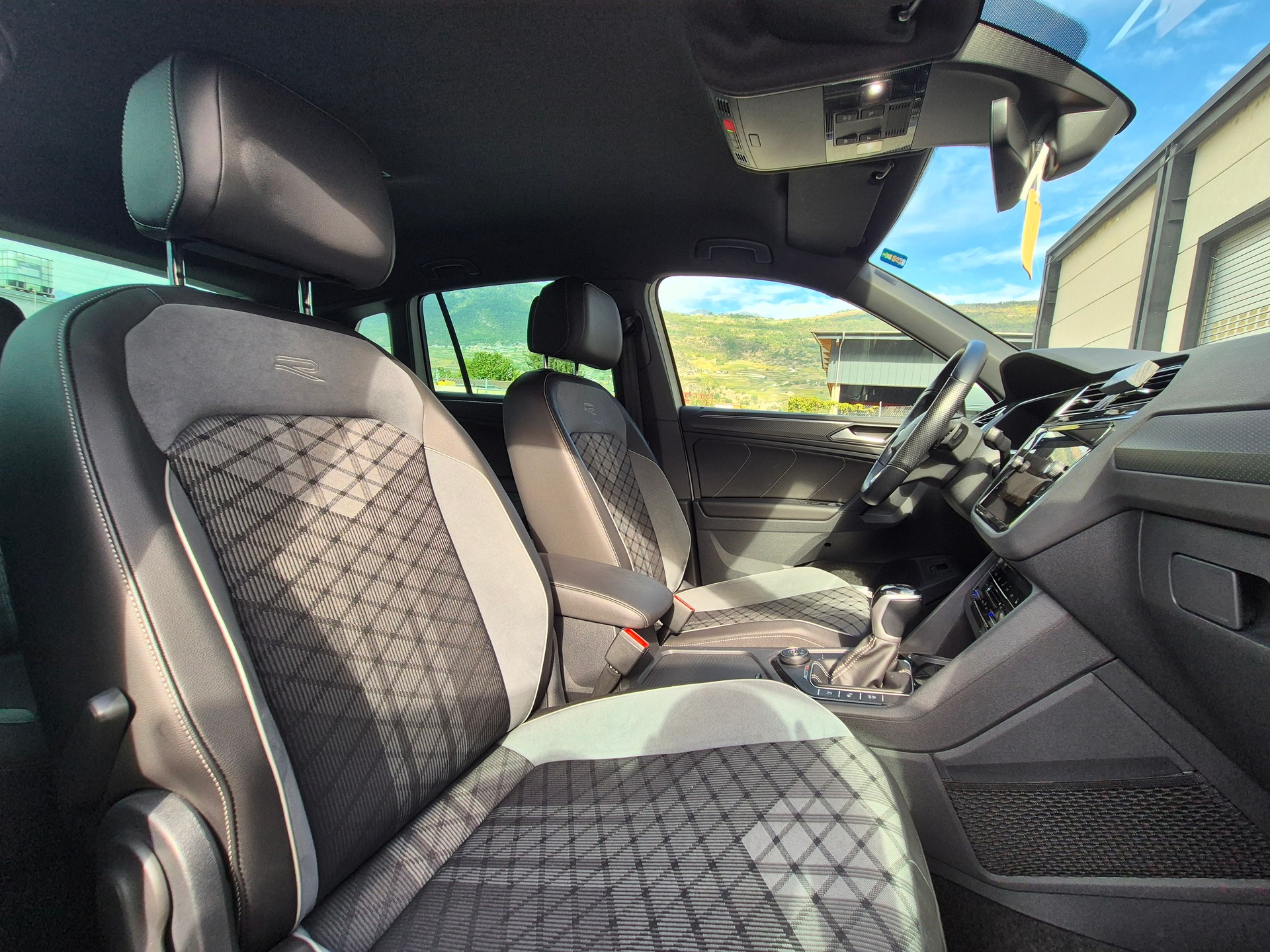 VW Tiguan 2.0TSI R-Line 4Motion DSG-image-6