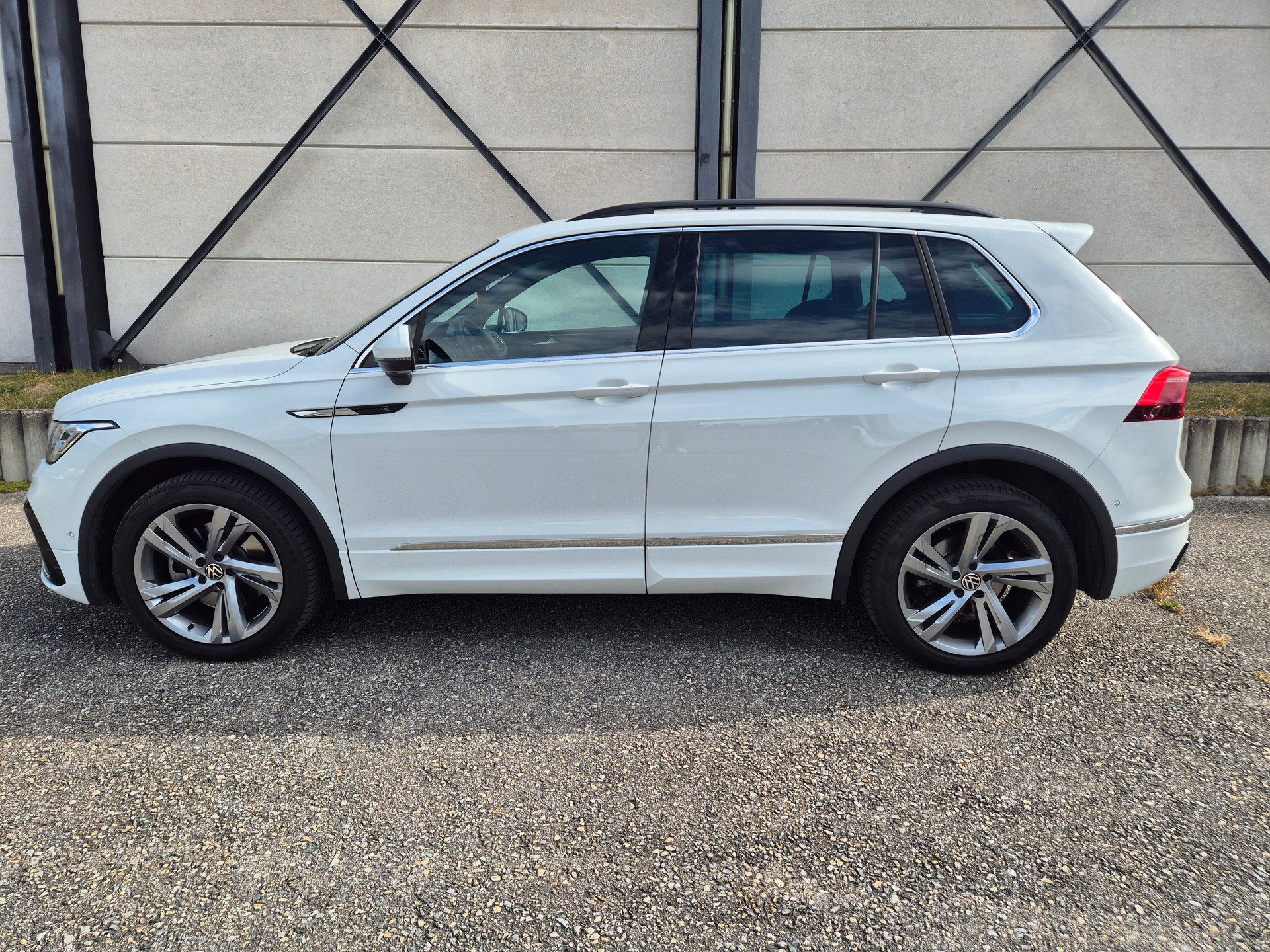 VW Tiguan 2.0TSI R-Line 4Motion DSG-image-2