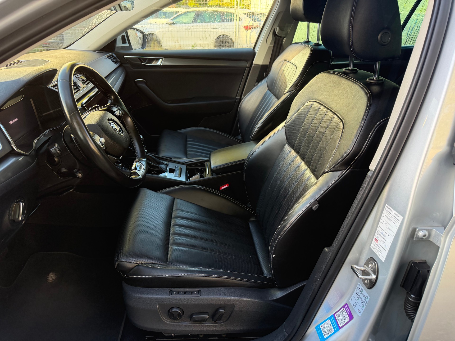 SKODA Superb Combi 2.0 TDi Style 4x4 DSG * 07x Plätze * Leder * Gr. Navi * LED * Klima-auto * PDC V&H- RF-Kamera * Ab MFK-image-6