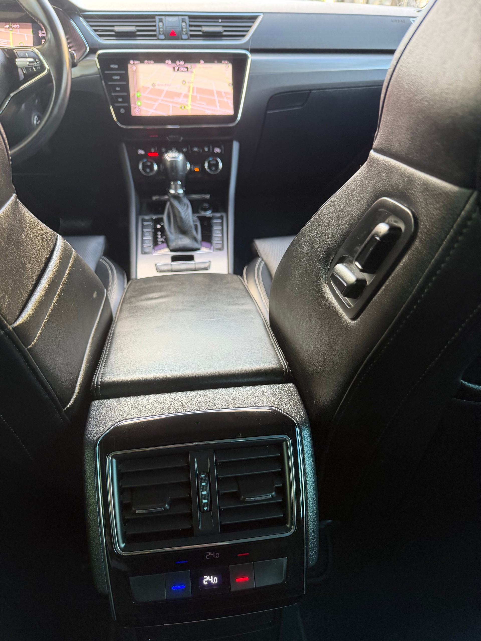 SKODA Superb Combi 2.0 TDi Style 4x4 DSG * 07x Plätze * Leder * Gr. Navi * LED * Klima-auto * PDC V&H- RF-Kamera * Ab MFK-image-10