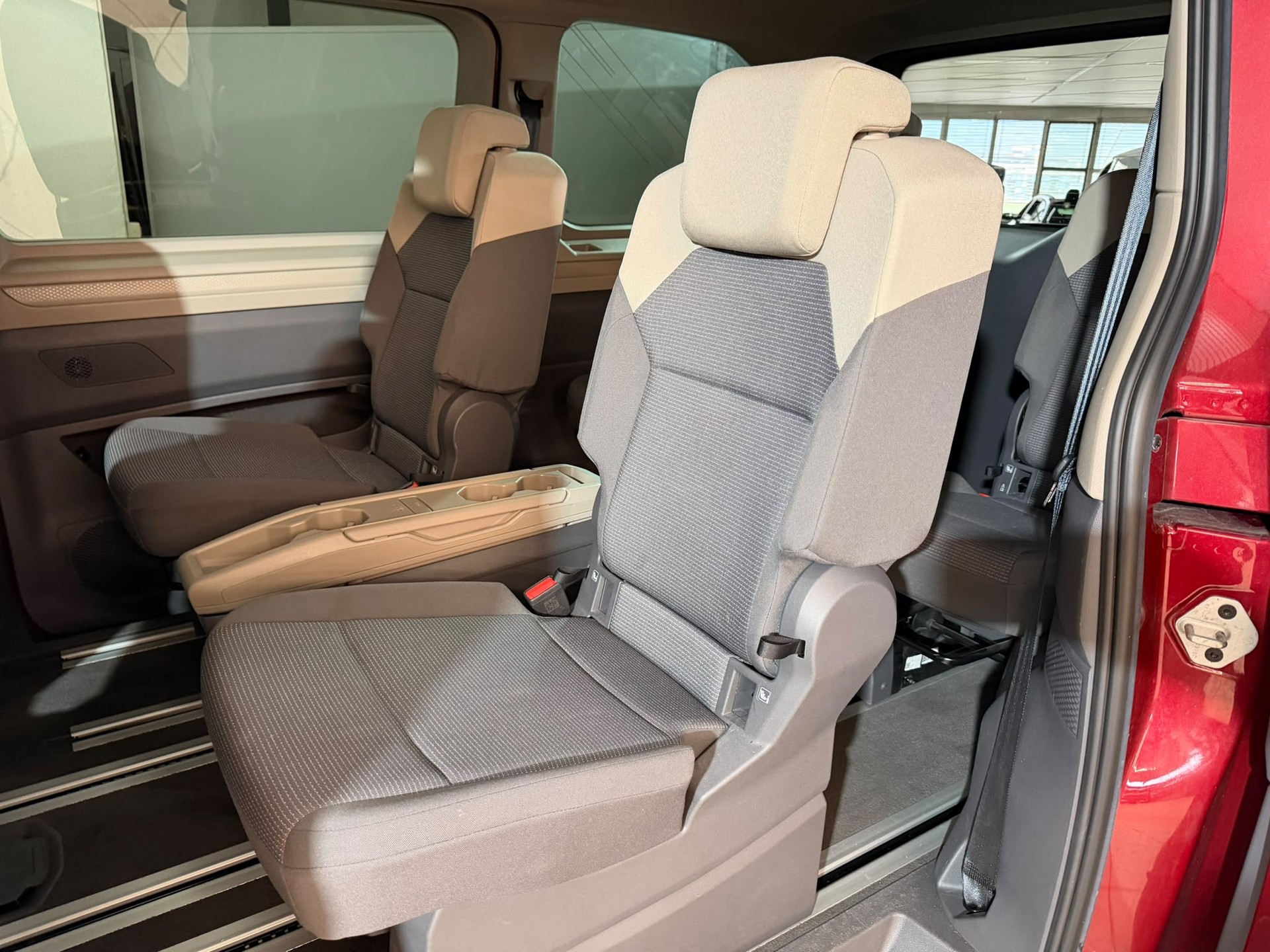 VW Multivan 2.0 TDI DSG-image-8