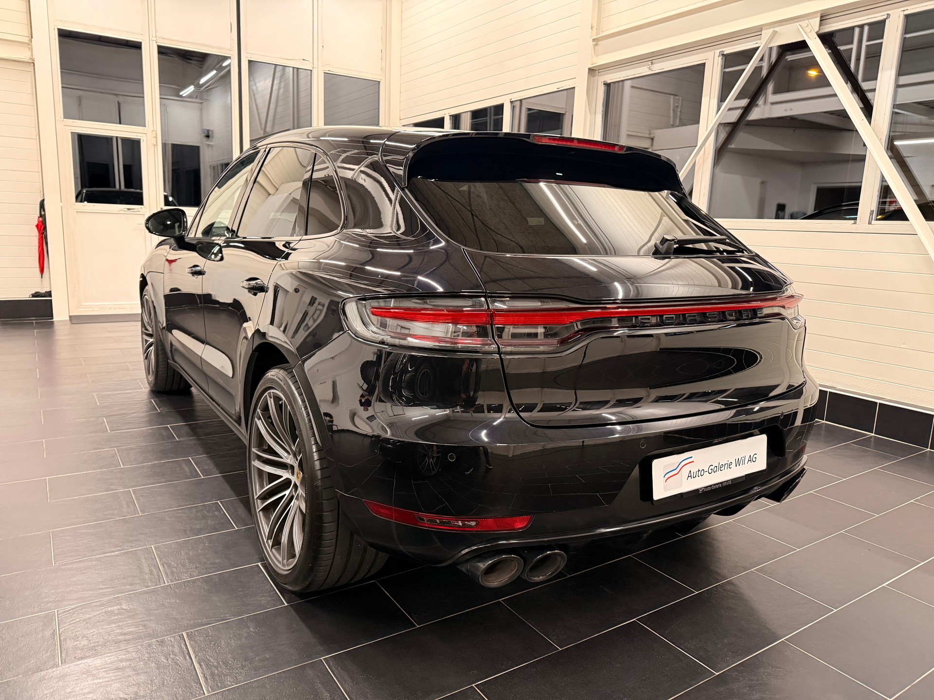 PORSCHE Macan S PDK-image-3