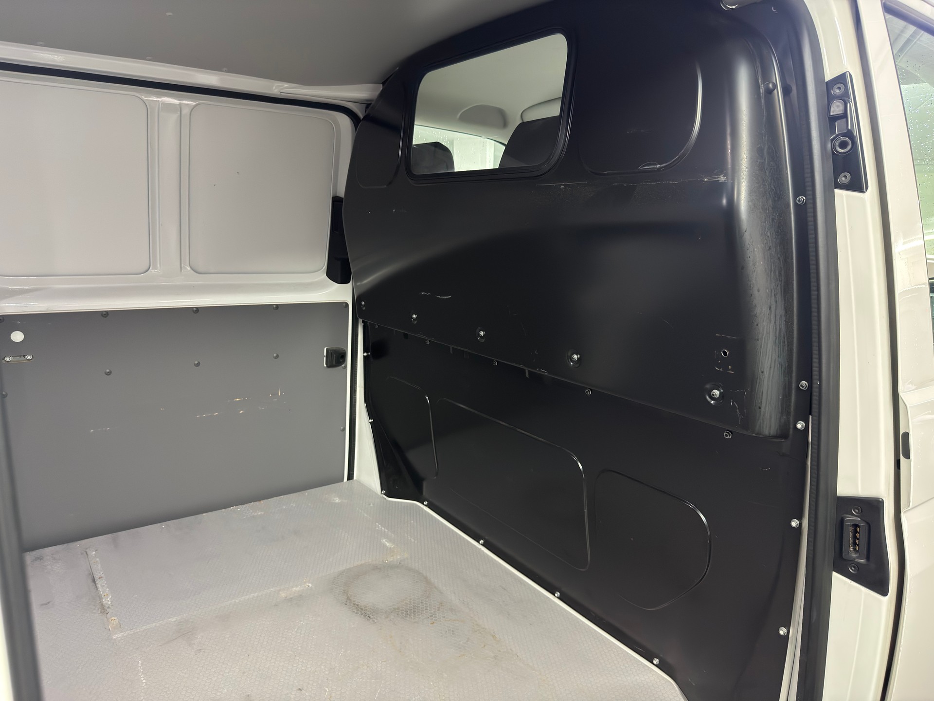 VW T6.1 2.0 TDI 4Motion DSG-image-12