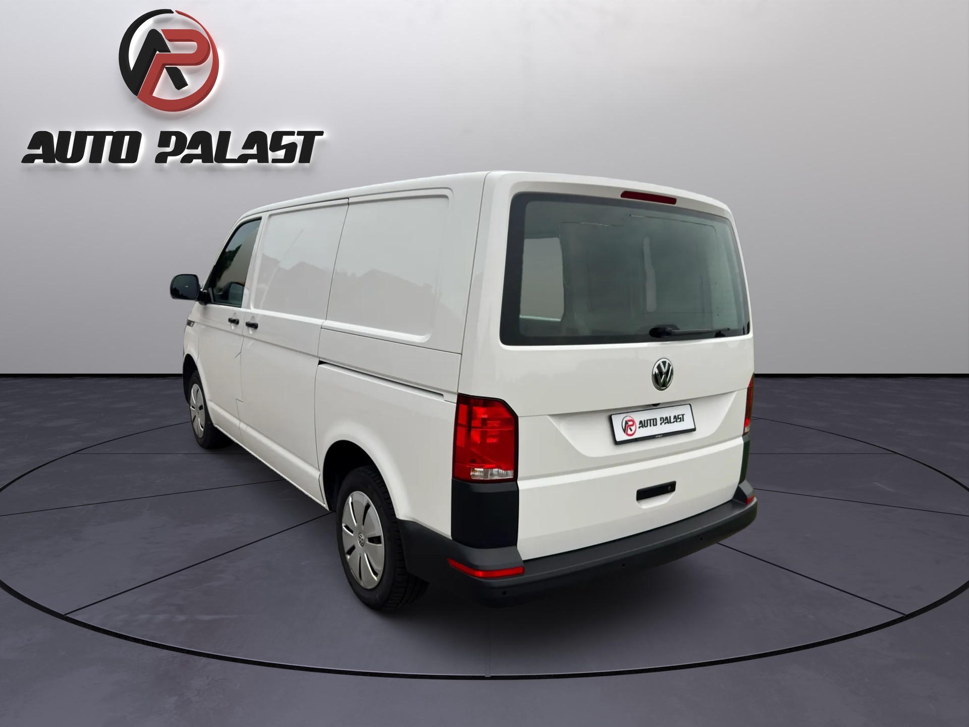 VW T6.1 2.0 TDI 4Motion DSG-image-2