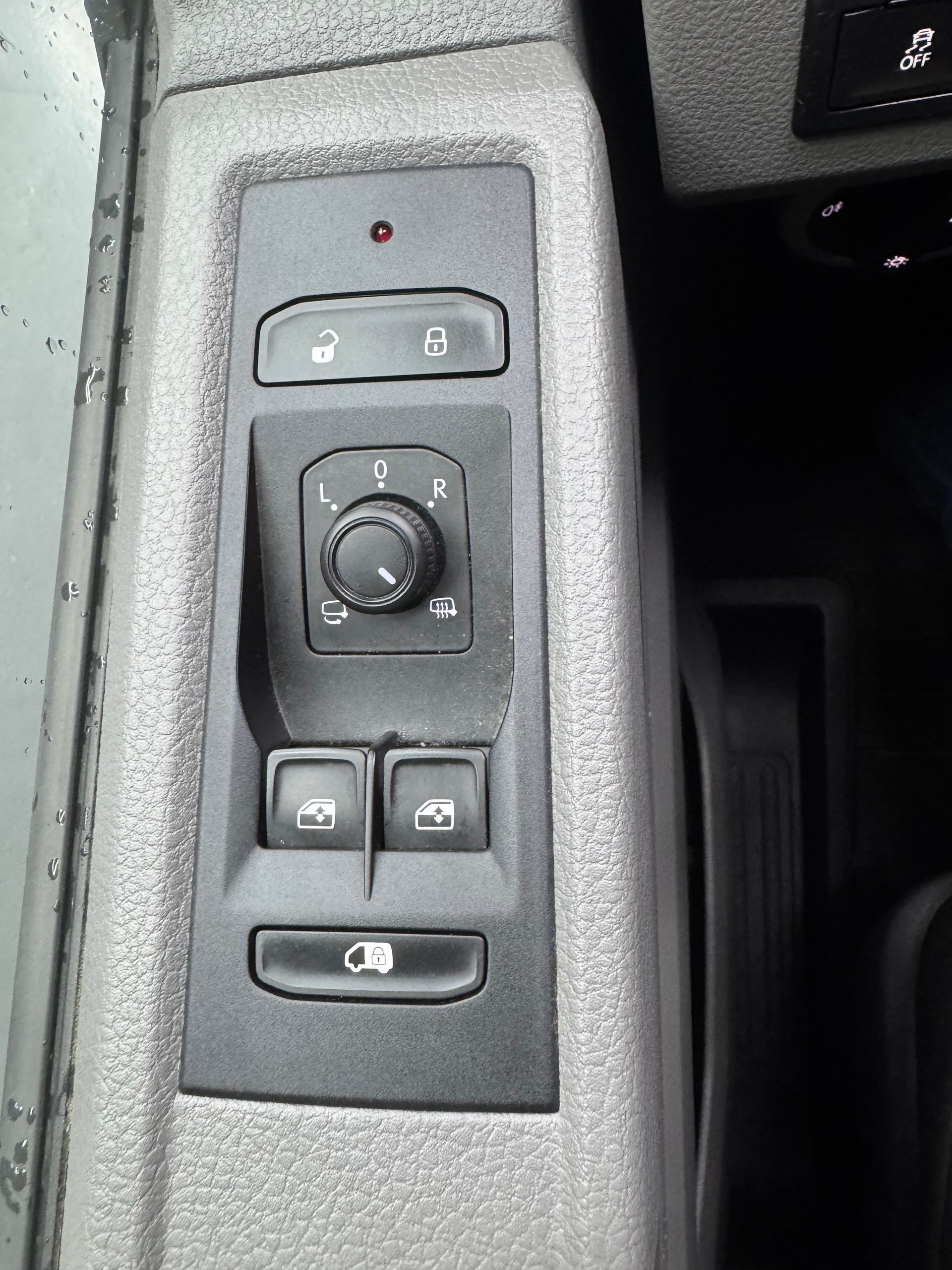 VW T6.1 2.0 TDI 4Motion DSG-image-9