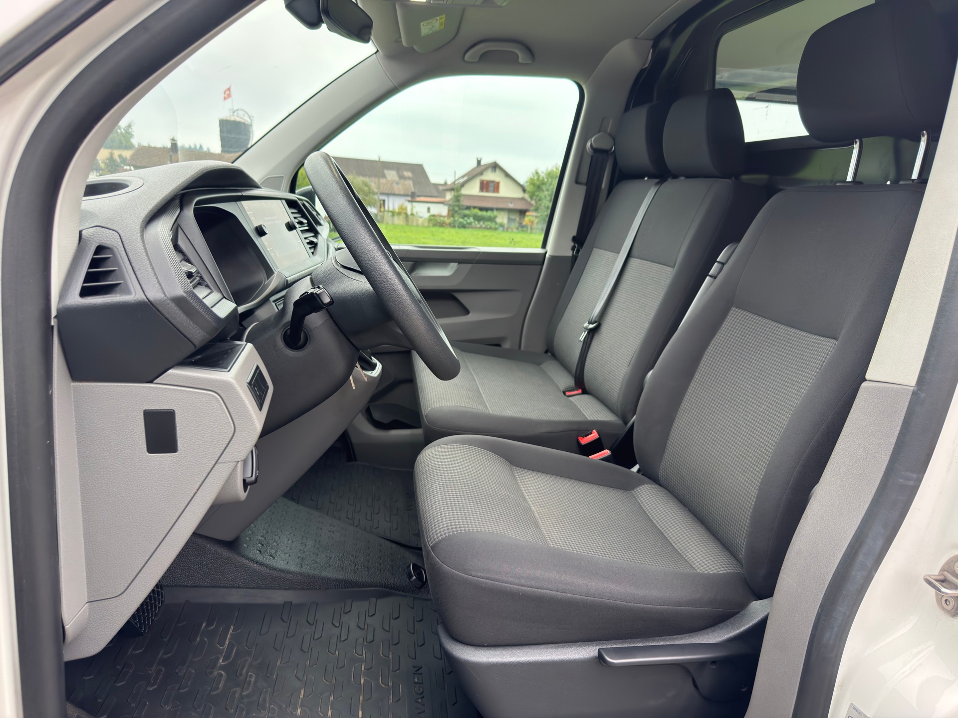 VW T6.1 2.0 TDI 4Motion DSG-image-5