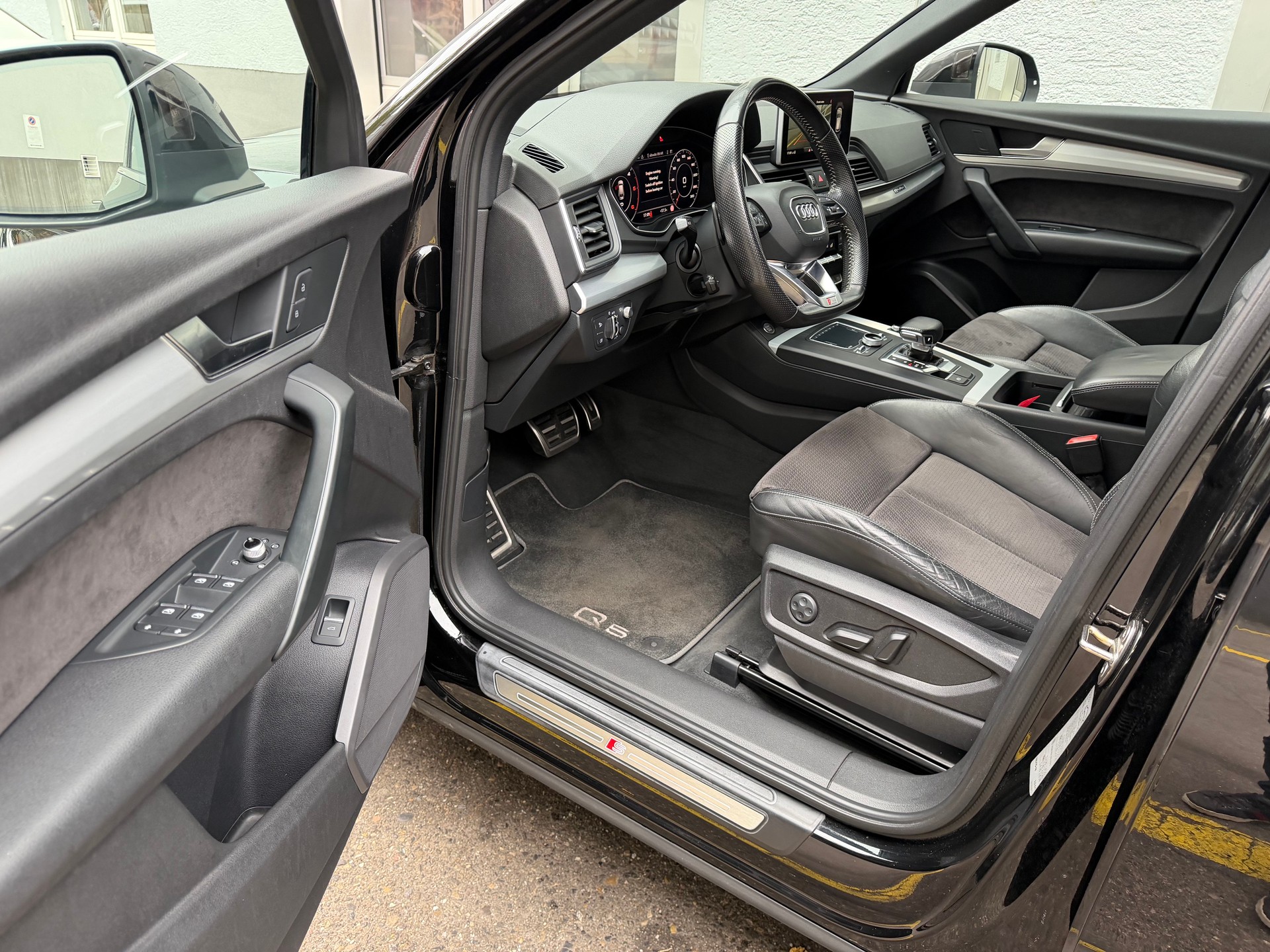 AUDI Q5 2.0 TDI sport quattro S-tronic-image-7
