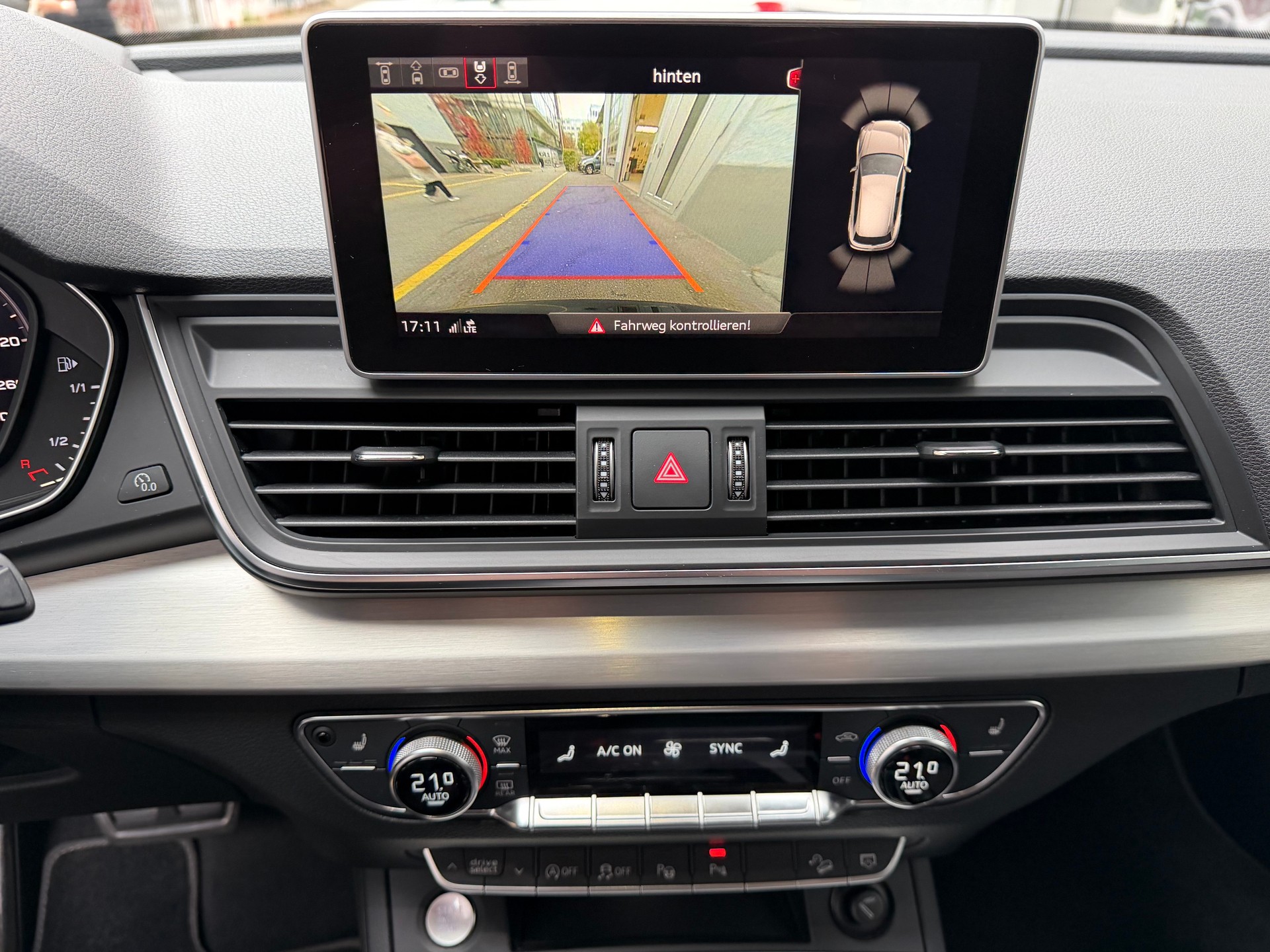 AUDI Q5 2.0 TDI sport quattro S-tronic-image-12