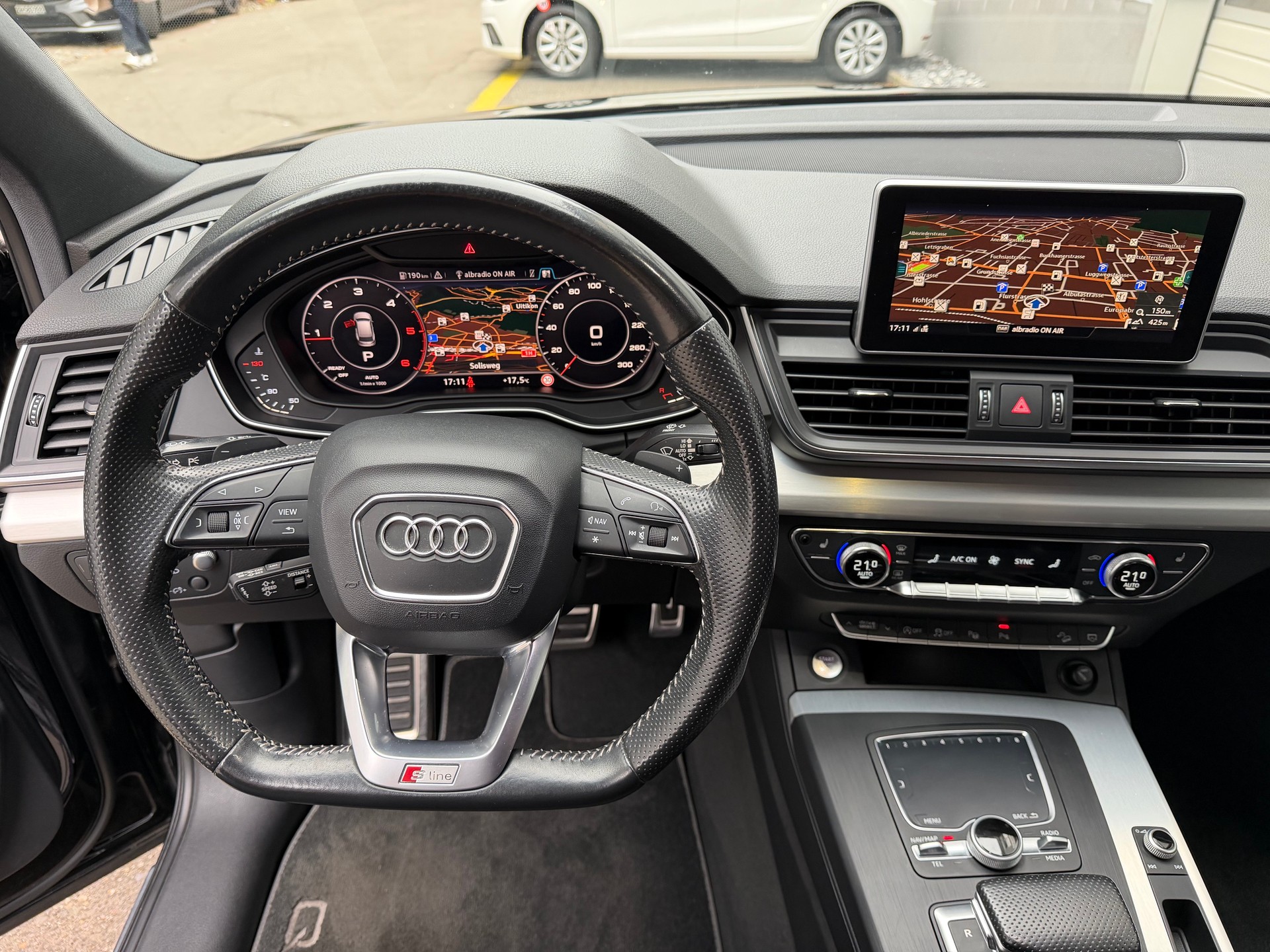 AUDI Q5 2.0 TDI sport quattro S-tronic-image-11