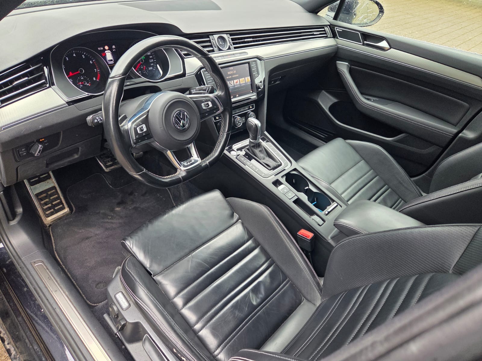 VW Passat Variant 2.0 TSI R-Line 280 PS BMT Highline 4Motion DSG-image-9