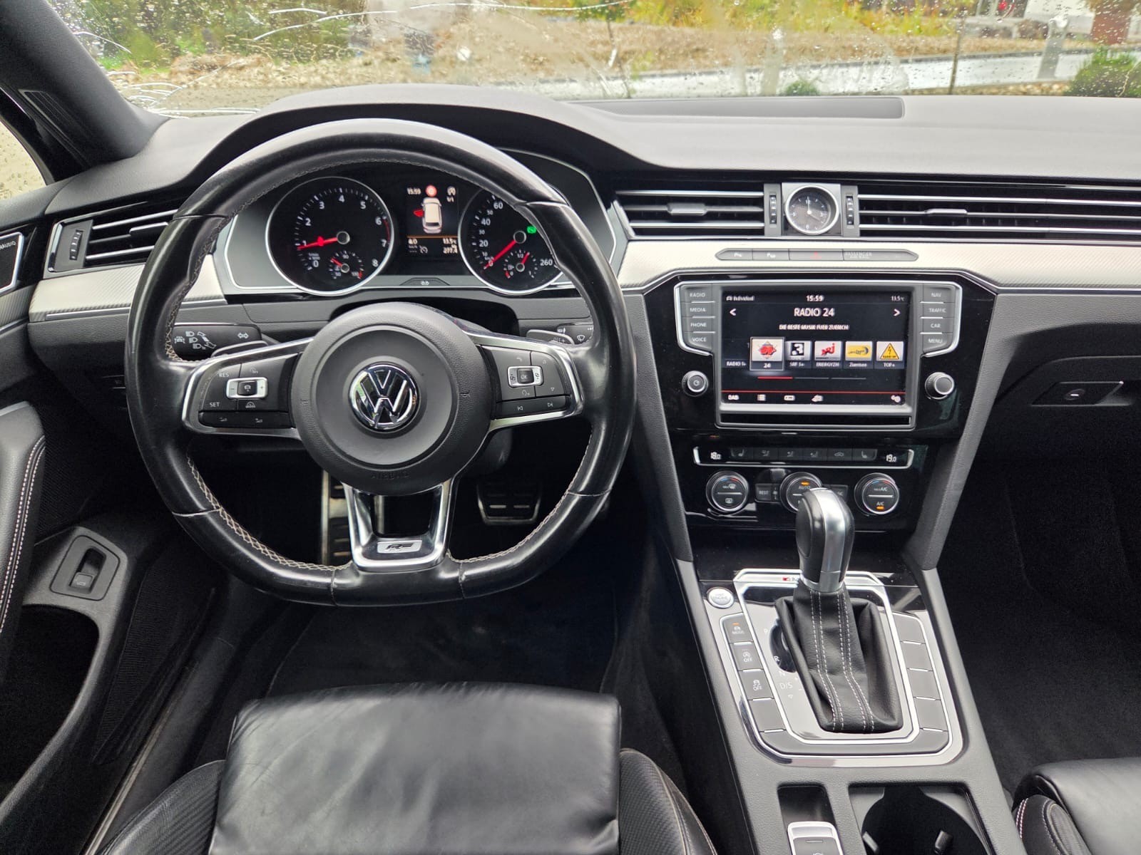 VW Passat Variant 2.0 TSI R-Line 280 PS BMT Highline 4Motion DSG-image-10