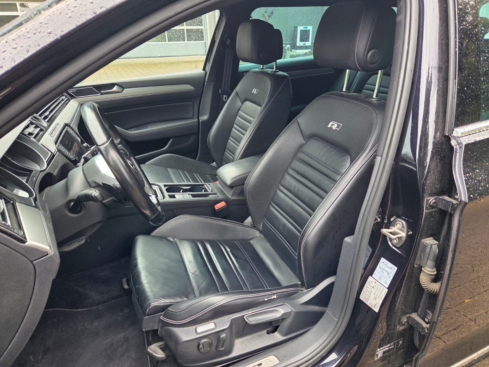 VW Passat Variant 2.0 TSI R-Line 280 PS BMT Highline 4Motion DSG-image-12