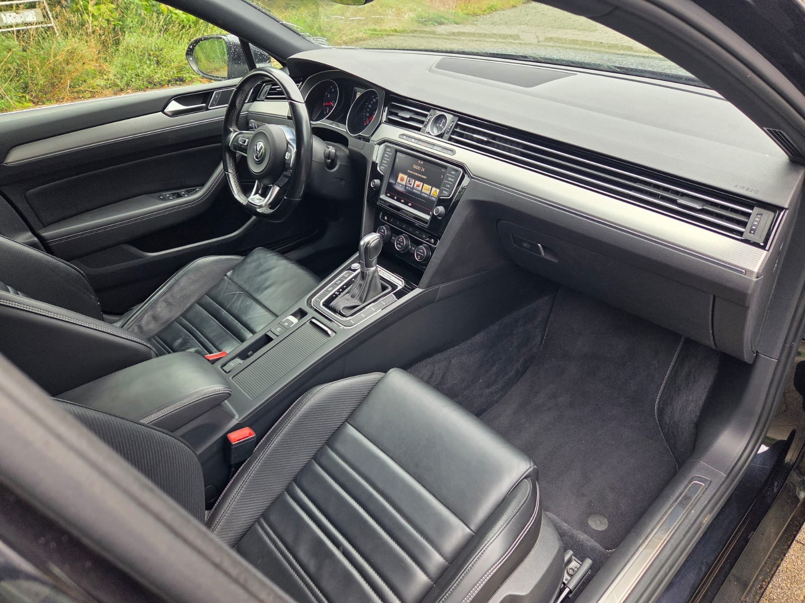 VW Passat Variant 2.0 TSI R-Line 280 PS BMT Highline 4Motion DSG-image-11