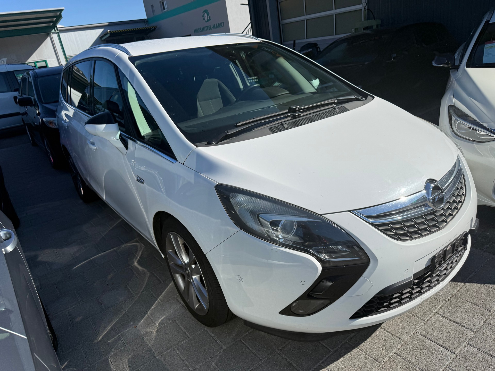 OPEL Zafira Tourer 1.4i 16V Cosmo-image-6