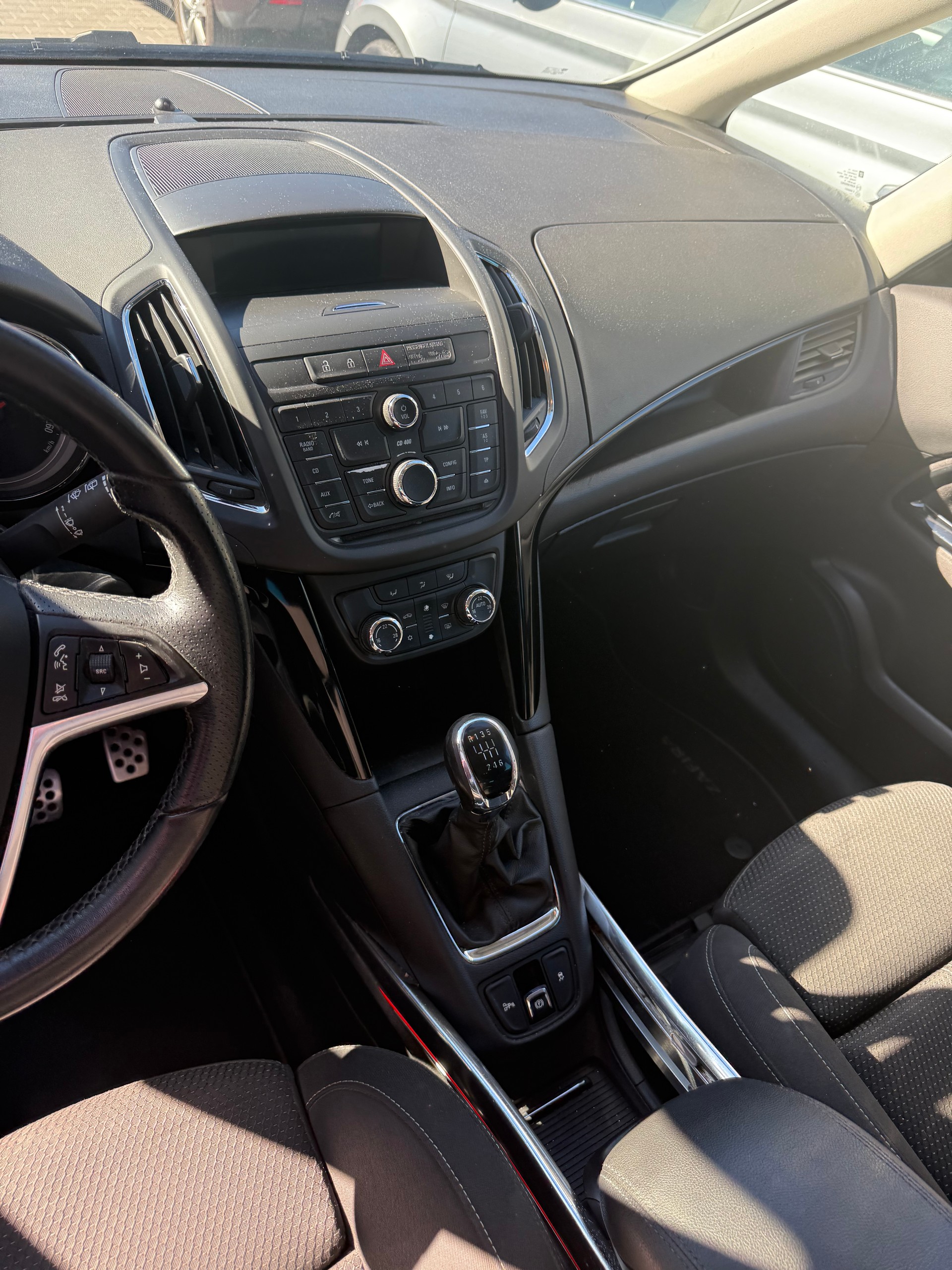 OPEL Zafira Tourer 1.4i 16V Cosmo-image-17
