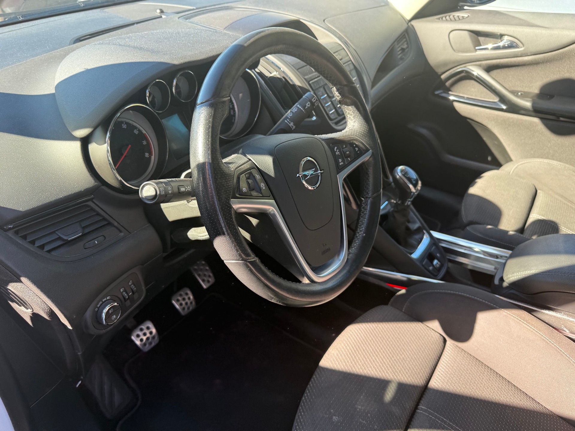 OPEL Zafira Tourer 1.4i 16V Cosmo-image-14